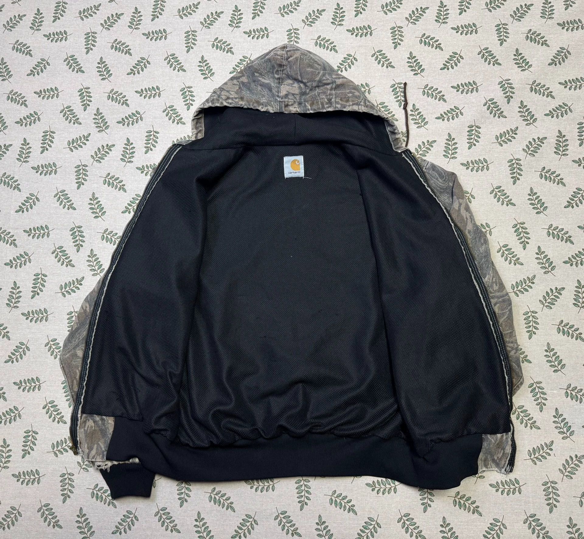 Carhartt Vintage Carhartt JR345 Camo Hooded Work Jacket L Size US L / EU 52-54 / 3 - 4 Thumbnail