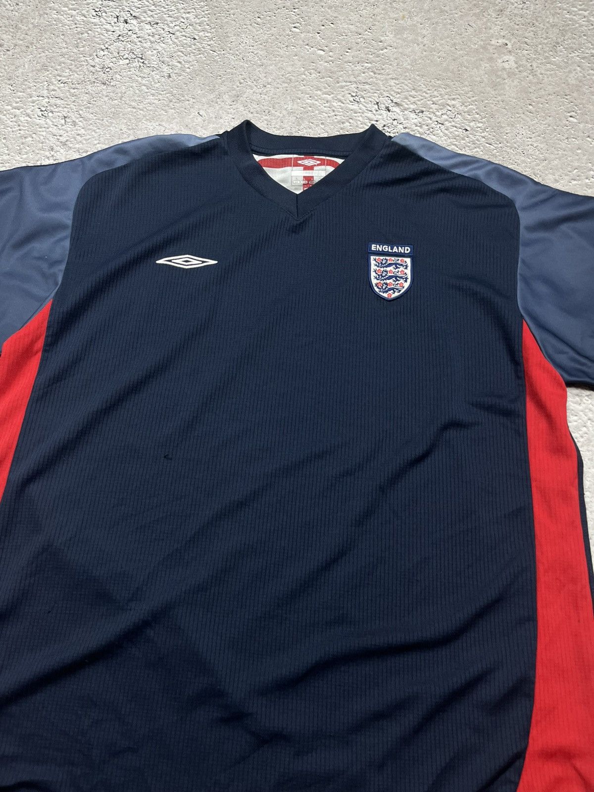 Umbro Vintage Umbro England Jersey Navy Blue Red Football Shirt Size US L / EU 52-54 / 3 - 5 Thumbnail