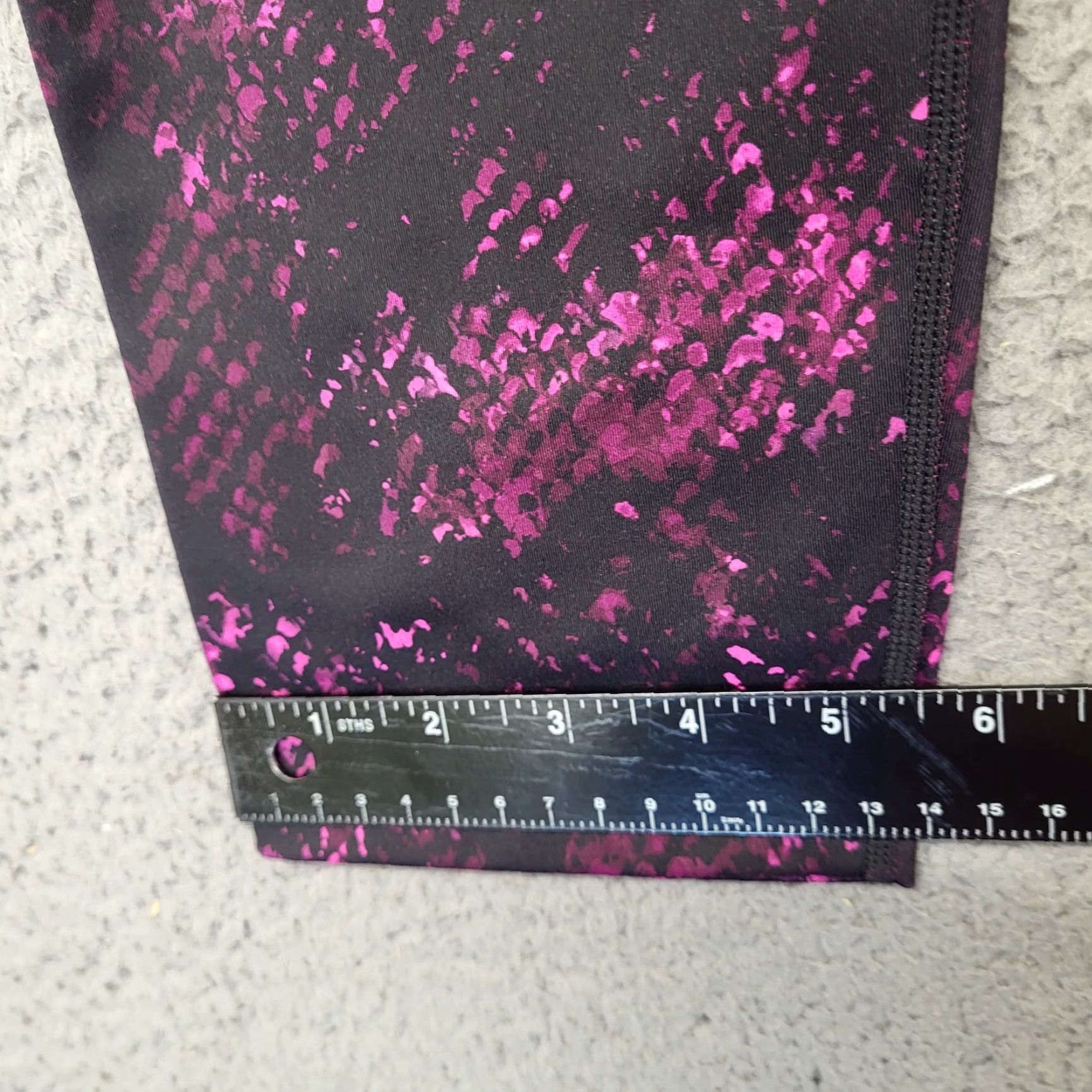 Gap GapFit Leggings Women's XL Black Pink Snakeskin Print Ankle Athletic Activewear Size 40" / US 18 - 5 Thumbnail