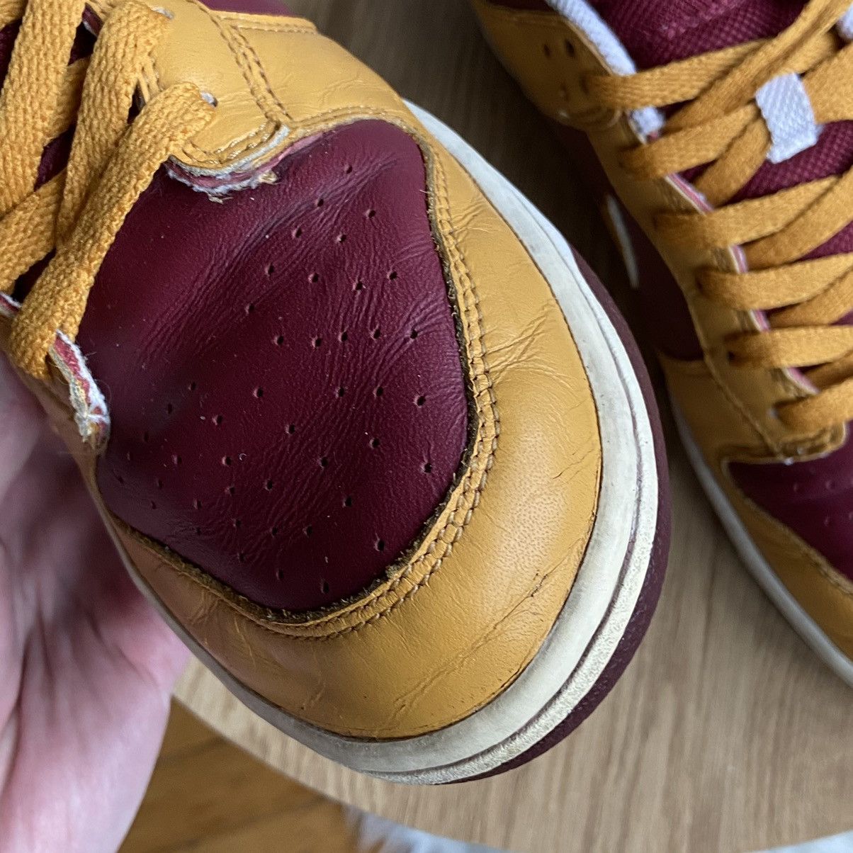 Nike 📌 Vintage RARE Nike Dunk Team Red / Gold Leaf 2005 Sneakers Size US 9 / EU 42 - 6 Thumbnail