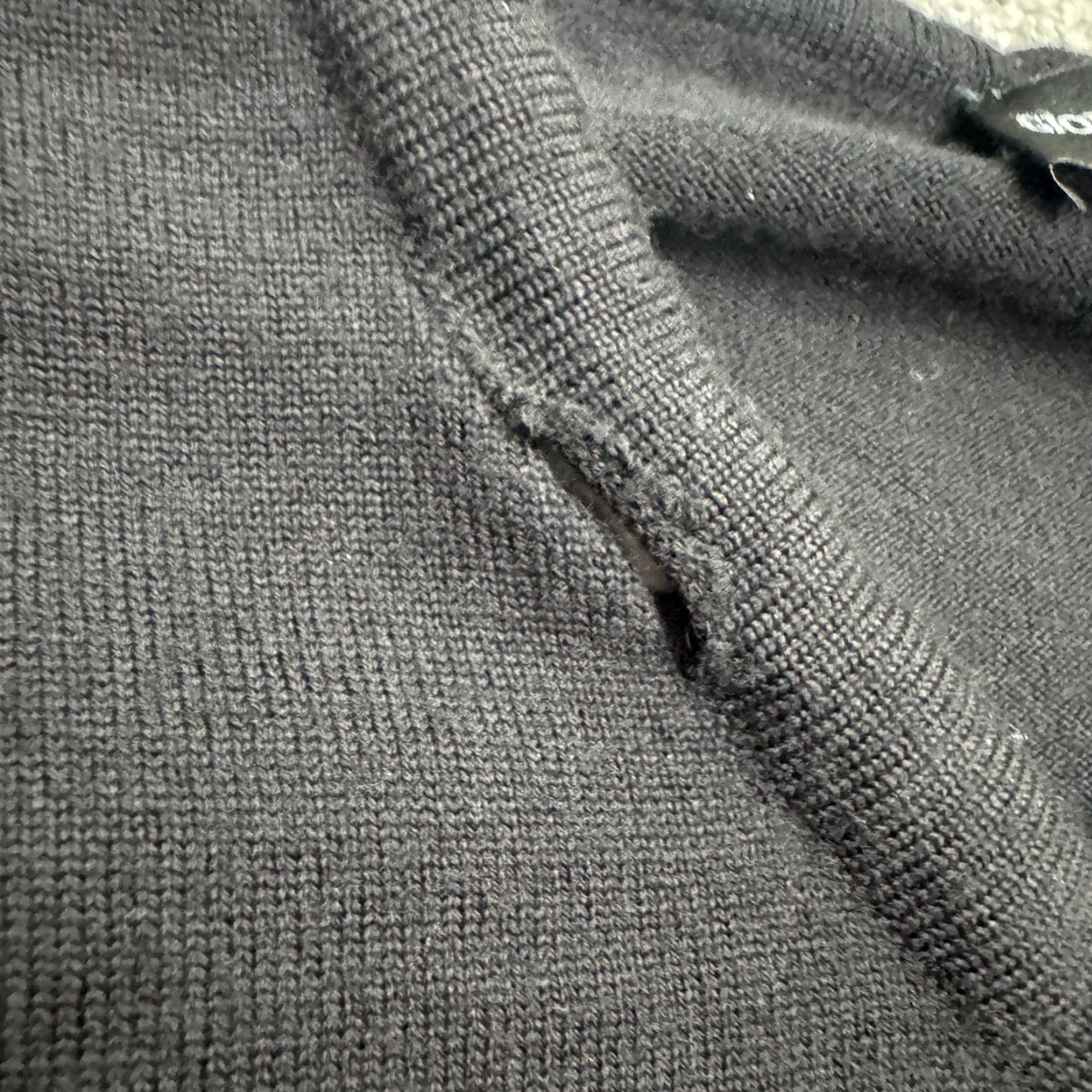 Giorgio Armani Giorgio Armani Sweater Womens Knit Pullover V-Neck Black Beiges Speckled Medium Regular Knit Style Tight-Knit Winter Fall Mens Girls Size M / US 6-8 / IT 42-44 - 4 Thumbnail