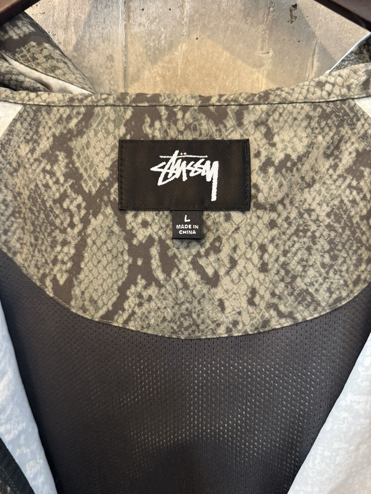Stussy Stussy Beach Snake Print Nylon Shell Jacket Size US L / EU 52-54 / 3 - 4 Thumbnail