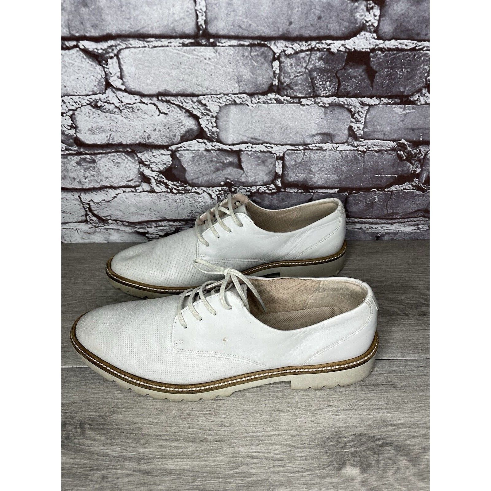 Ecco ECCO White Leather Perforated Lace Up Oxfords Shoes Women Sz Size US 9.5 / IT 39.5 - 13 Thumbnail
