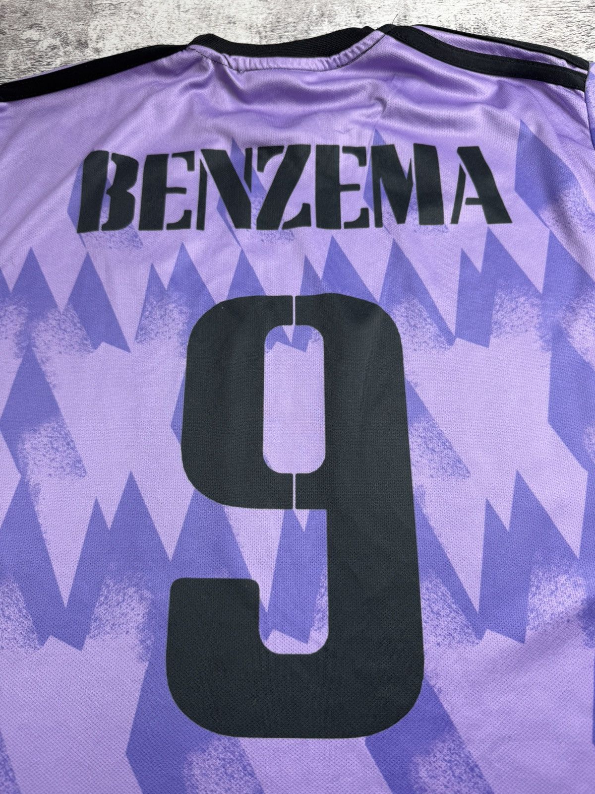 Vintage Real Madrid 2022 2023 Karim Benzema #9 Football Shirt Soccer Jersey T Shirt Tee Size US L / EU 52-54 / 3 - 18 Thumbnail