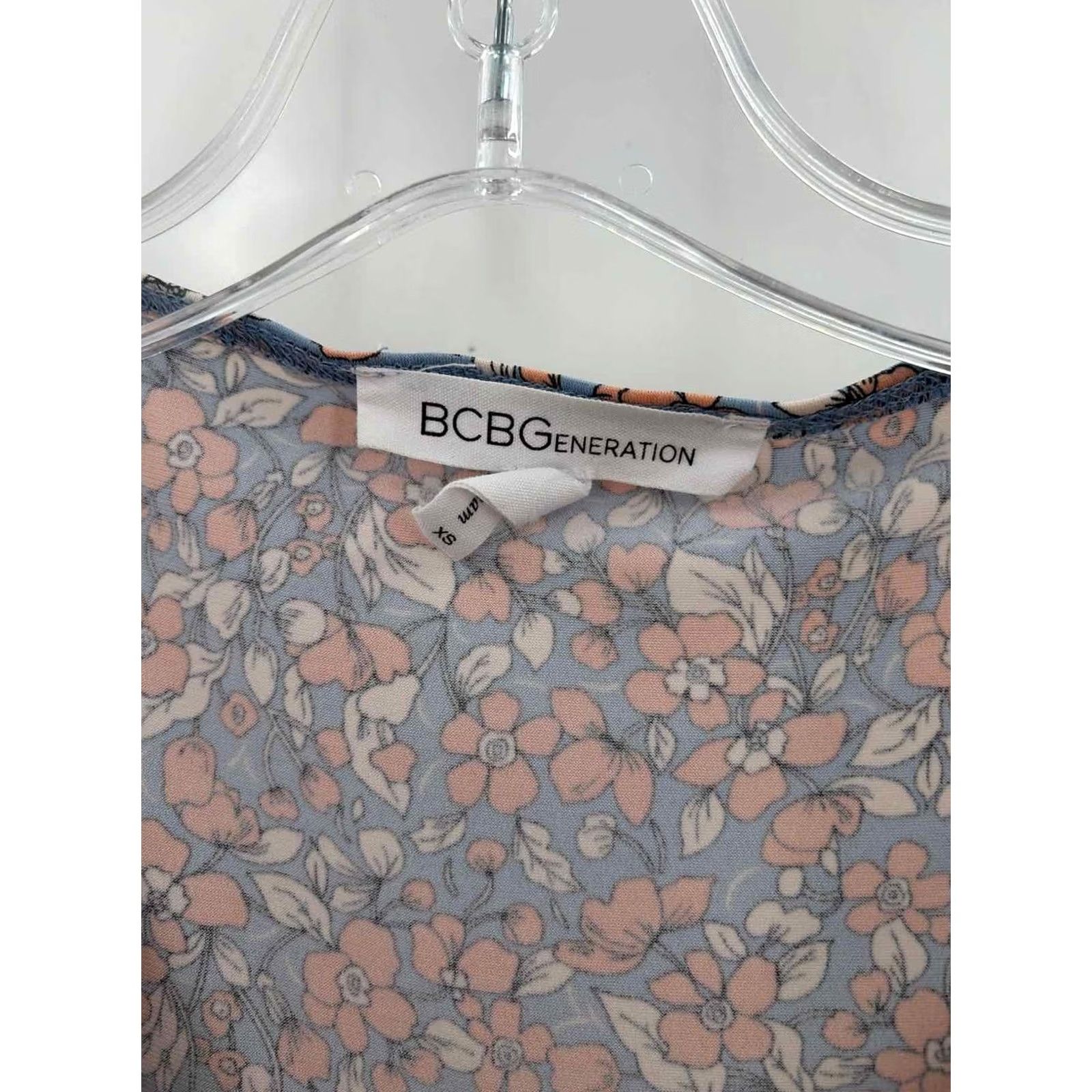 BCBGeneration BCBG Generation Blue Floral Sleeveless Romper XS Size 26" / US 2 / IT 38 - 2 Thumbnail
