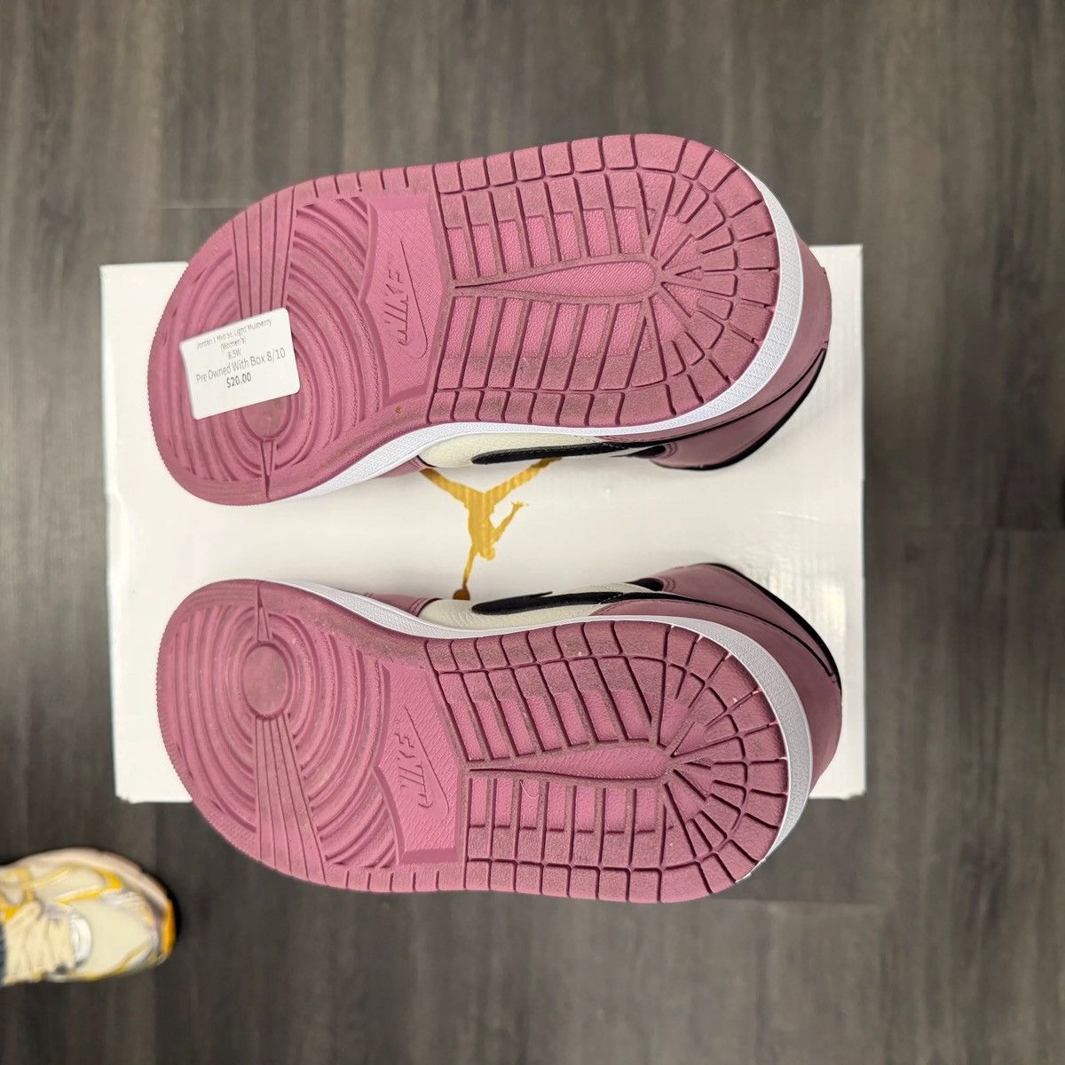 Jordan Brand Jordan 1 Mid SE Light Mulberry (Women's) Size US 7 / EU 40 - 3 Thumbnail