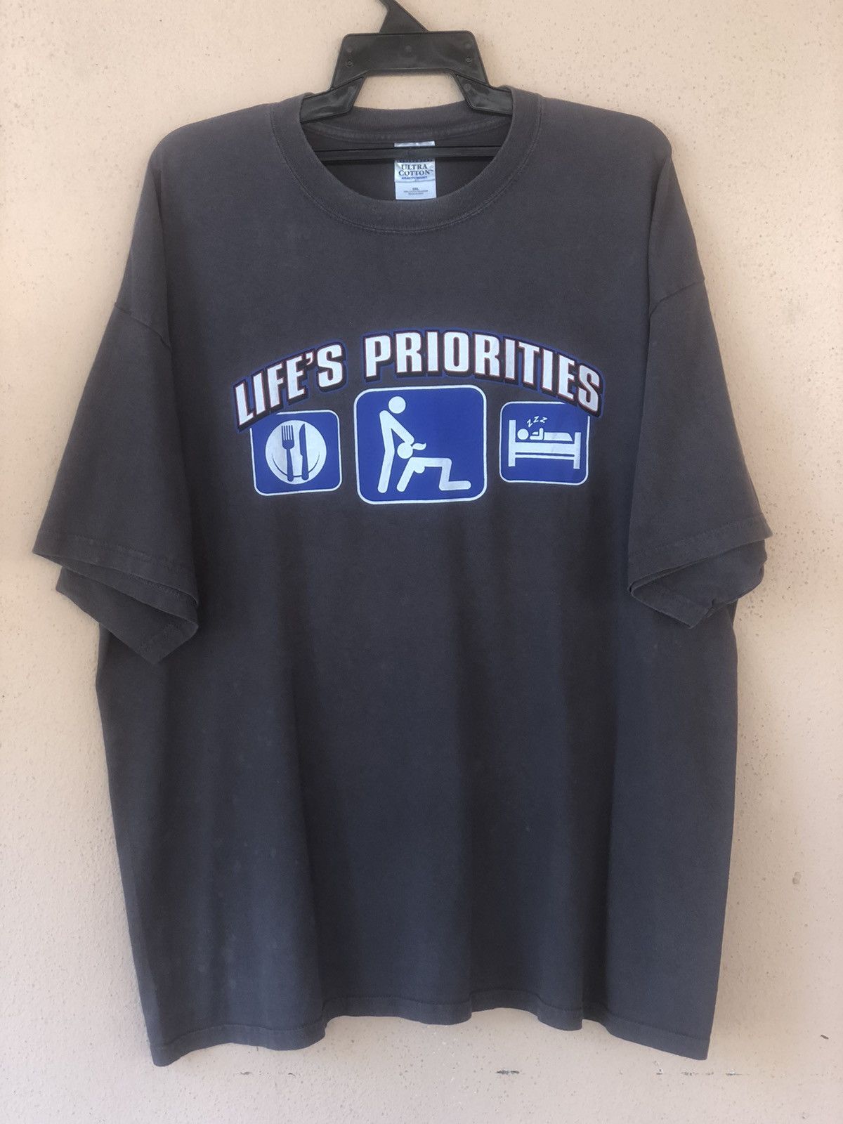 Vintage Vintage LIFE’S PRIORITIES Rare Tee Size US XXL / EU 58 / 5 - 1 Thumbnail