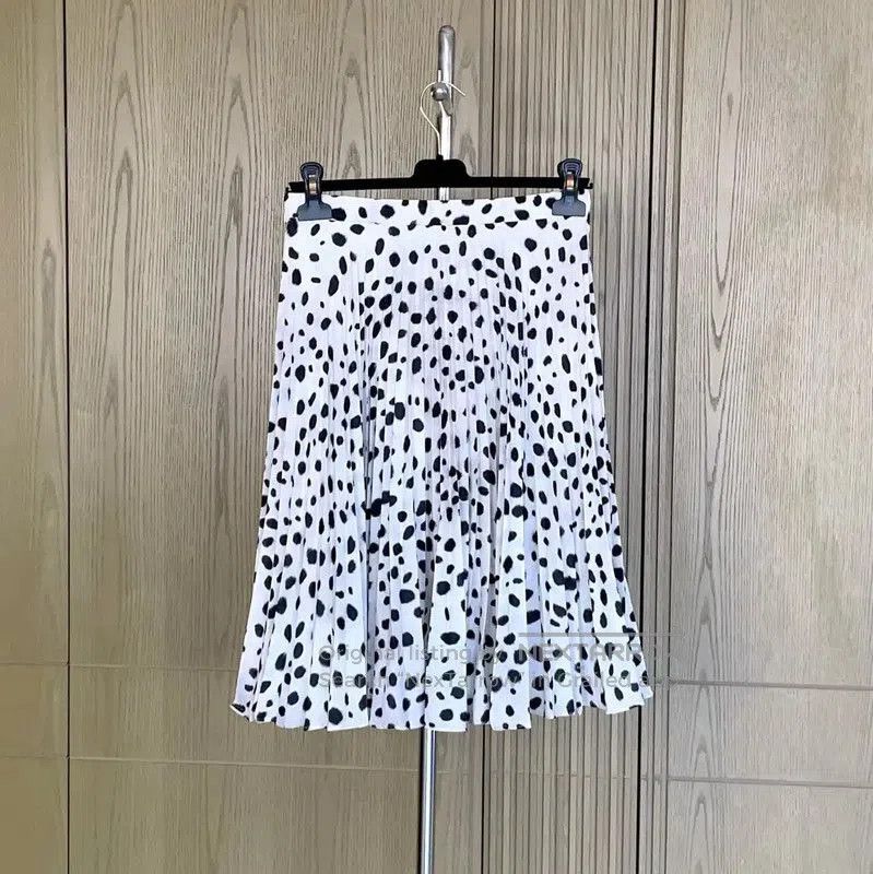 Burberry Burberry Pleated Skirt in Gray Polyester. Size 23" - 1 Thumbnail