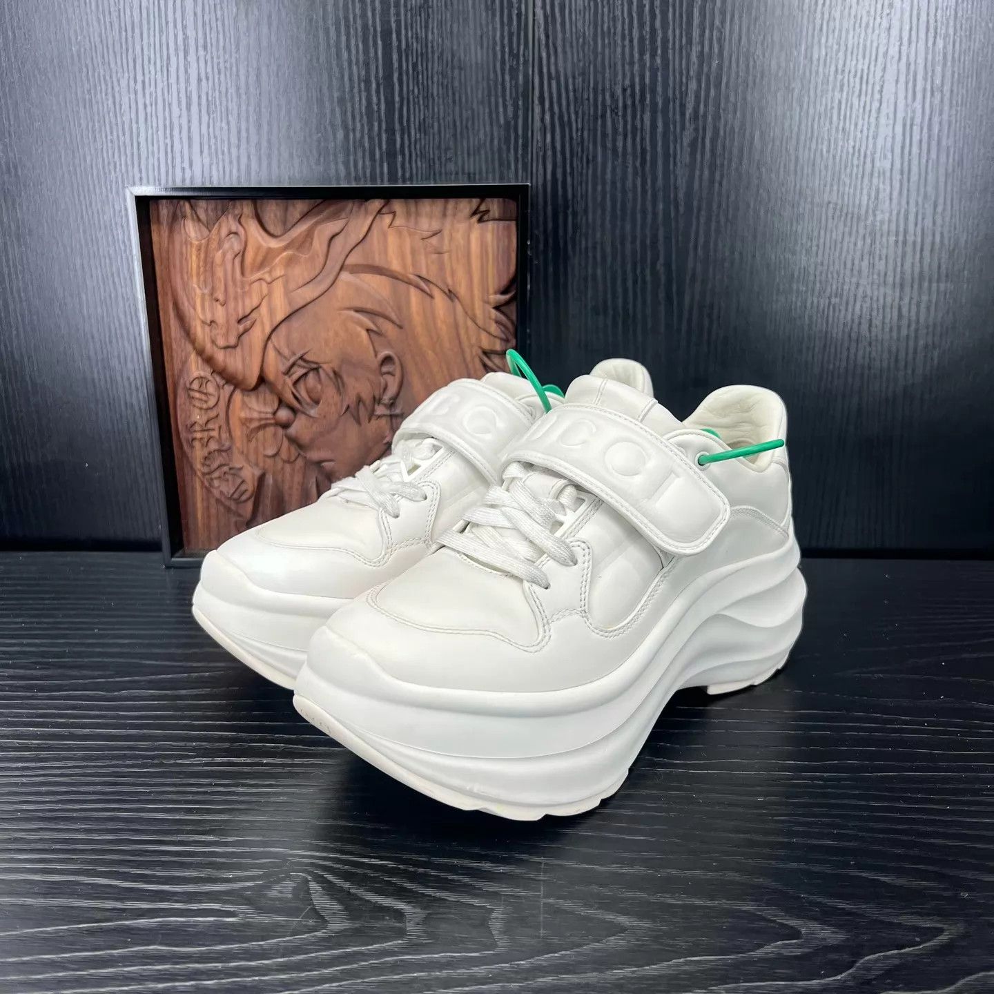 Gucci Gucci Wave White Velcro Sneaker 35.5 Worn Size US 5 / IT 35 - 1 Thumbnail