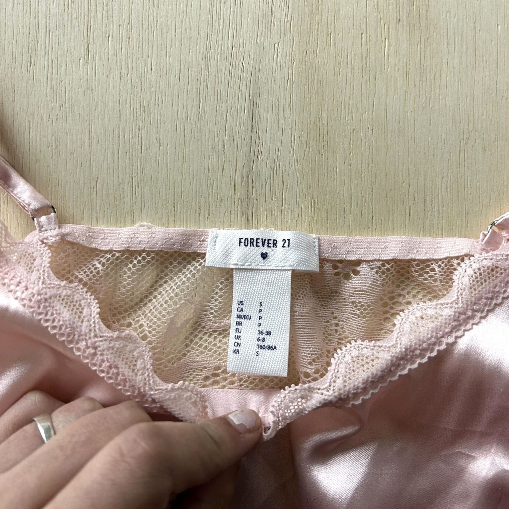 Forever 21 VINTAGE Forever 21 Tank Top Womens Small Pink Satin Lace Trim Cropped Cami Camisole Y2K Size S / US 4 / IT 40 - 3 Thumbnail