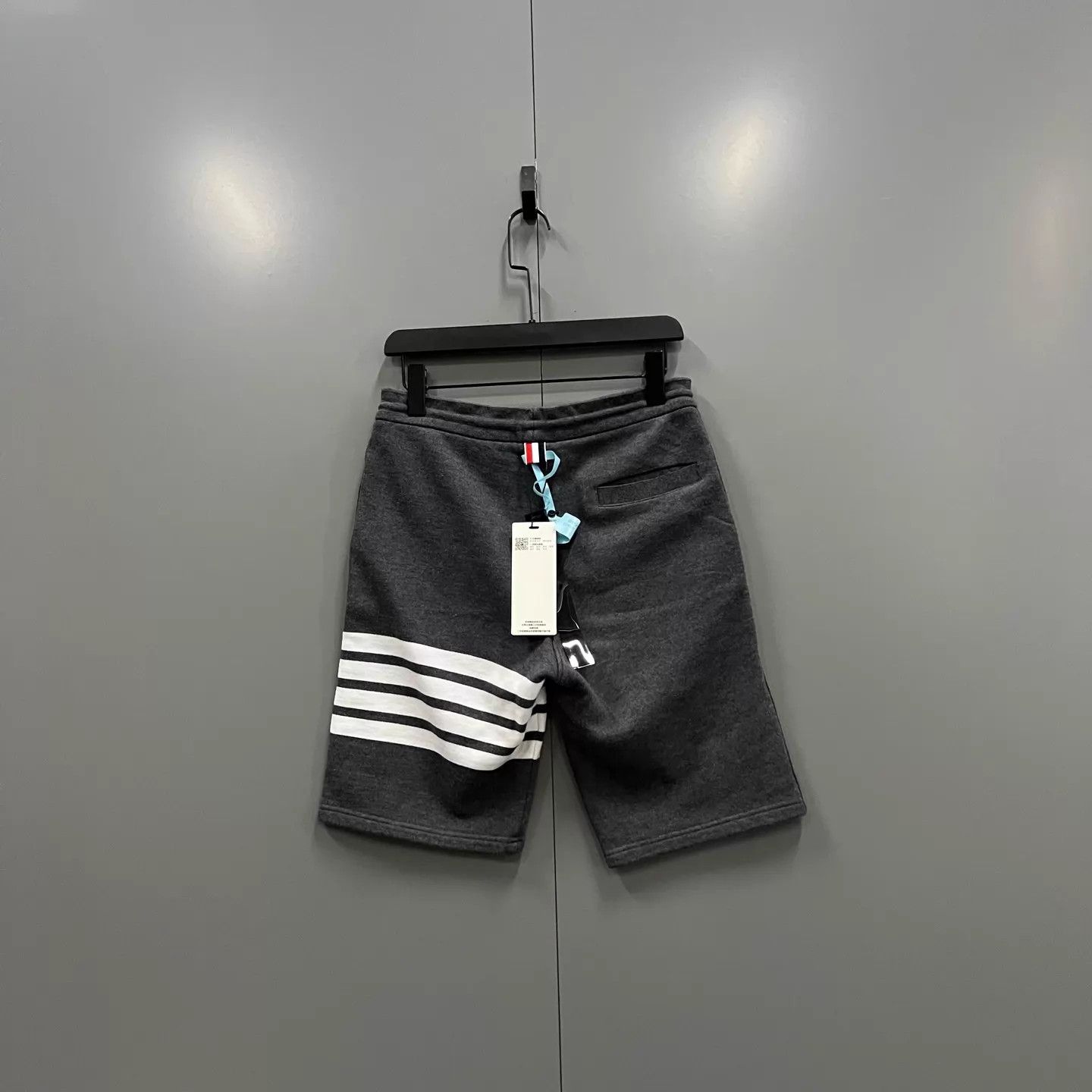 Thom Browne Thom Browne TB Gray Classic Stripe 0 Shorts 98 New Size US 28 / EU 44 - 2 Thumbnail