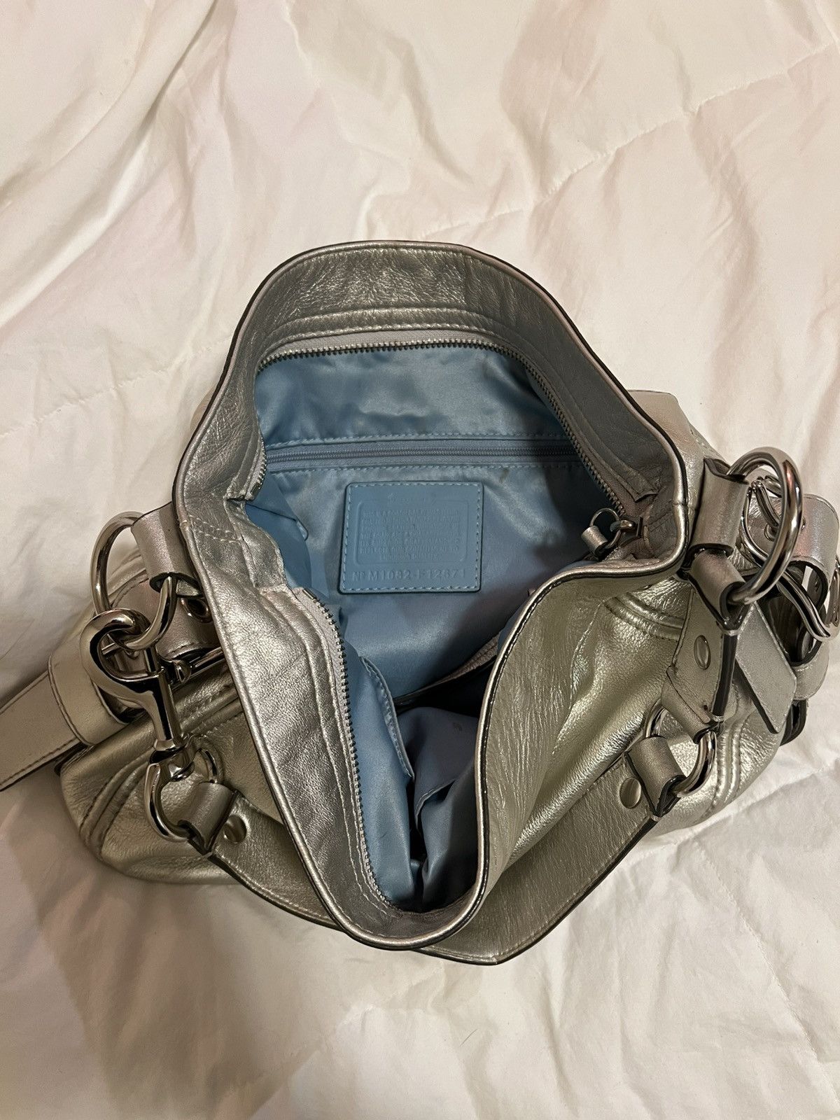 Coach × Vintage silver chrome slouchy coach shoulder bag Size ONE SIZE - 8 Thumbnail