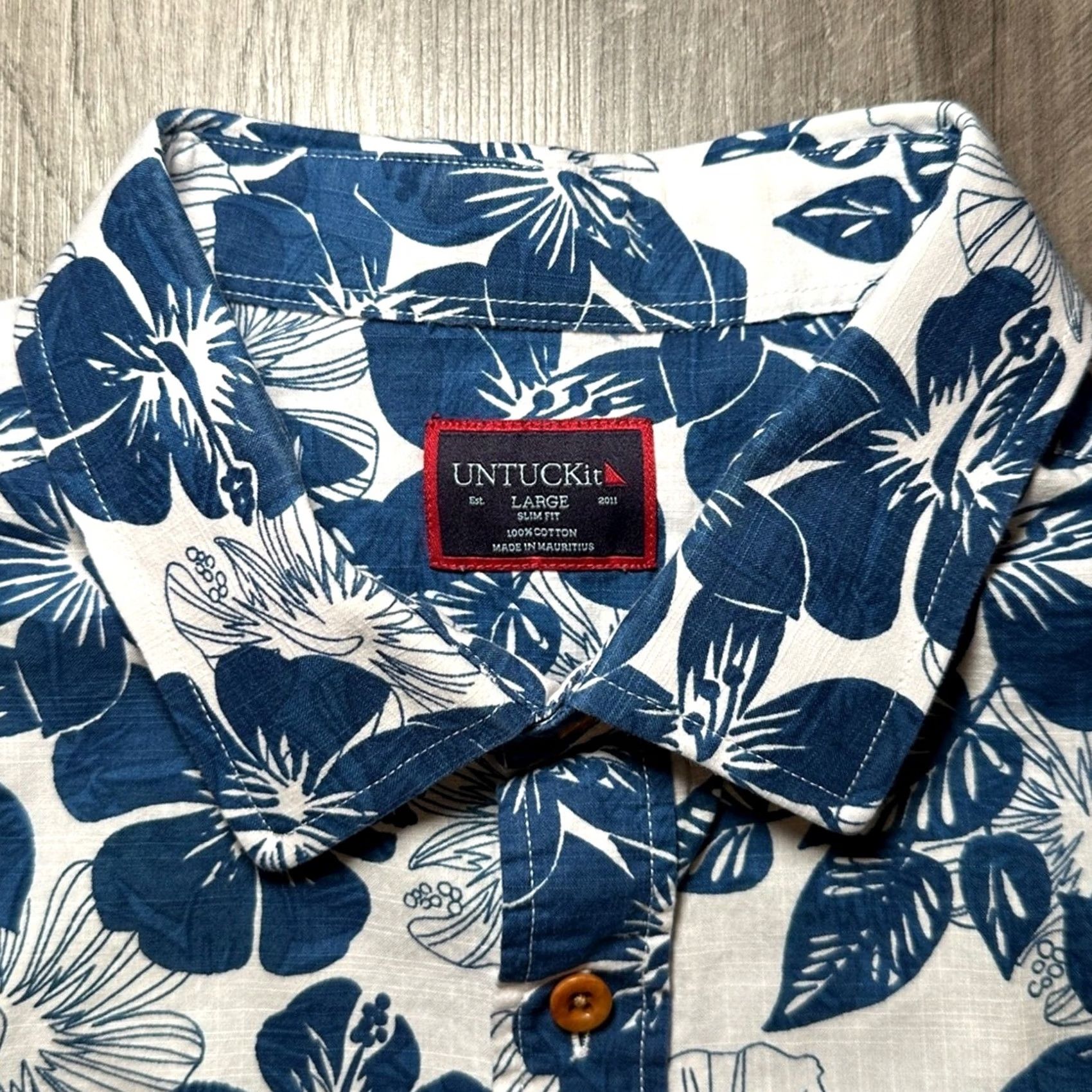 UNTUCKit UNTUCKit Floral Hawaiian Slim Short Sleeve Button Down Large Men Blue Size US 33 - 5 Thumbnail