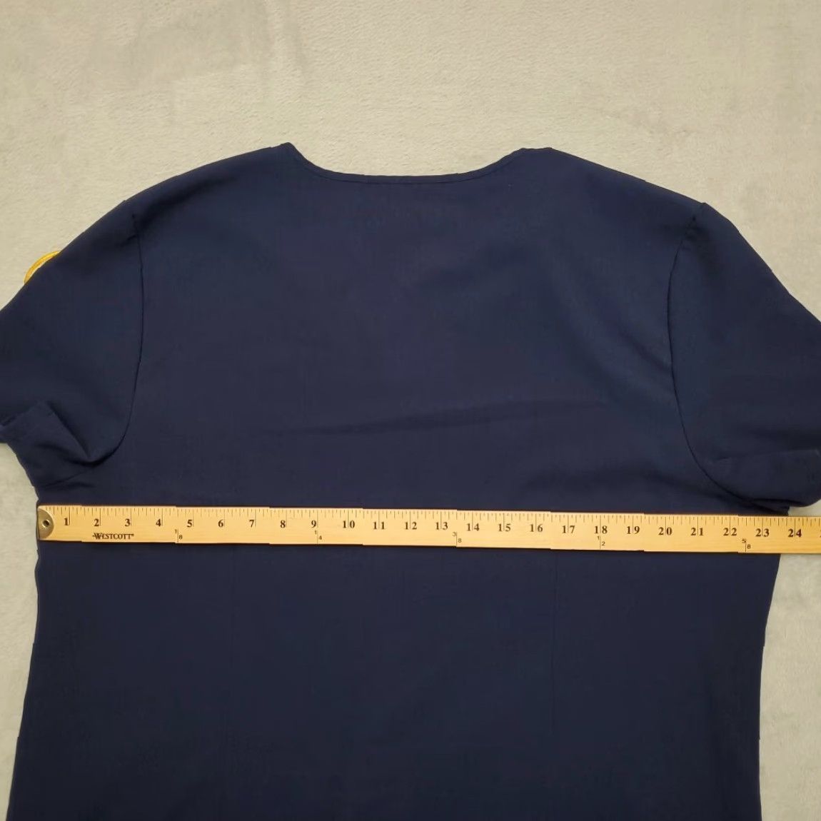 Vintage Figs Scrub Top Womens 2XL Blue Technical Pocket 4 Way Stretch Montana University Medical Shirts Womens blue 2XL Montana University -N/A Size XXL / US 16-18 / IT 52-54 - 8 Thumbnail