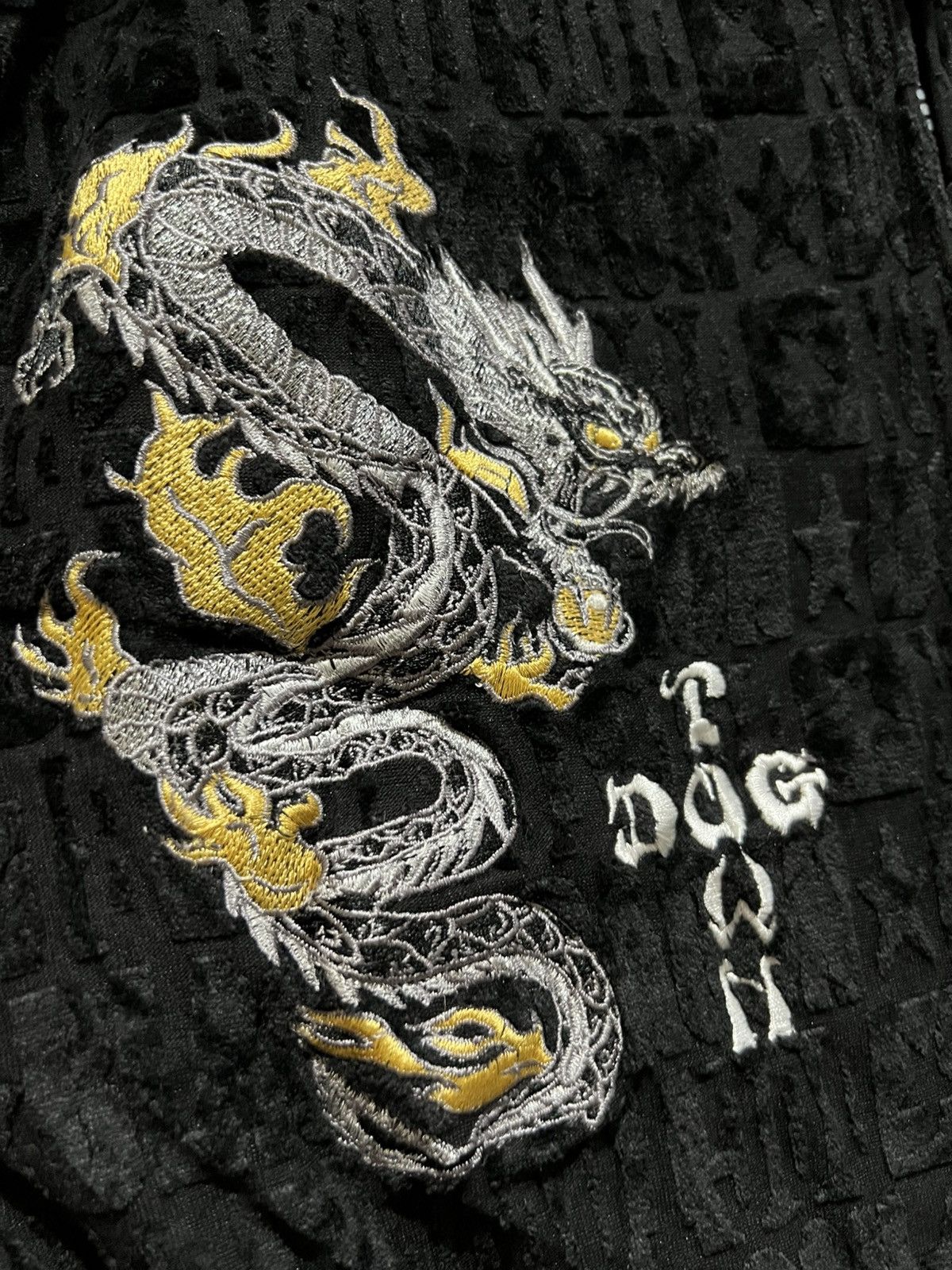 Dogtown Rare DOGTOWN Embossed Velvet Fabric Black Dragon Embroidery Size US XL / EU 56 / 4 - 5 Thumbnail