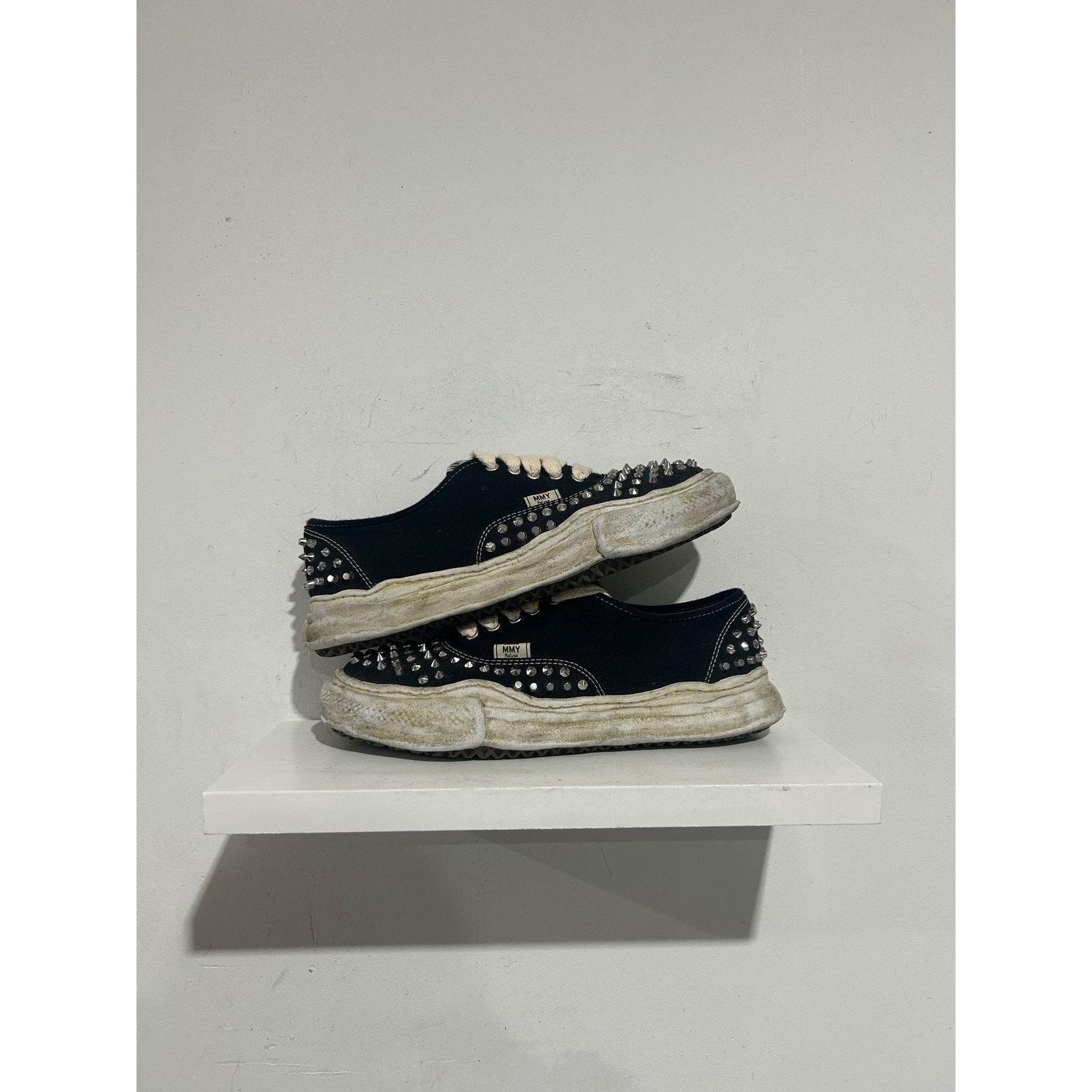 MAISON MIHARA BAKER STUDDED LOWTOP SIZE 46 (US 13) PREOWNED