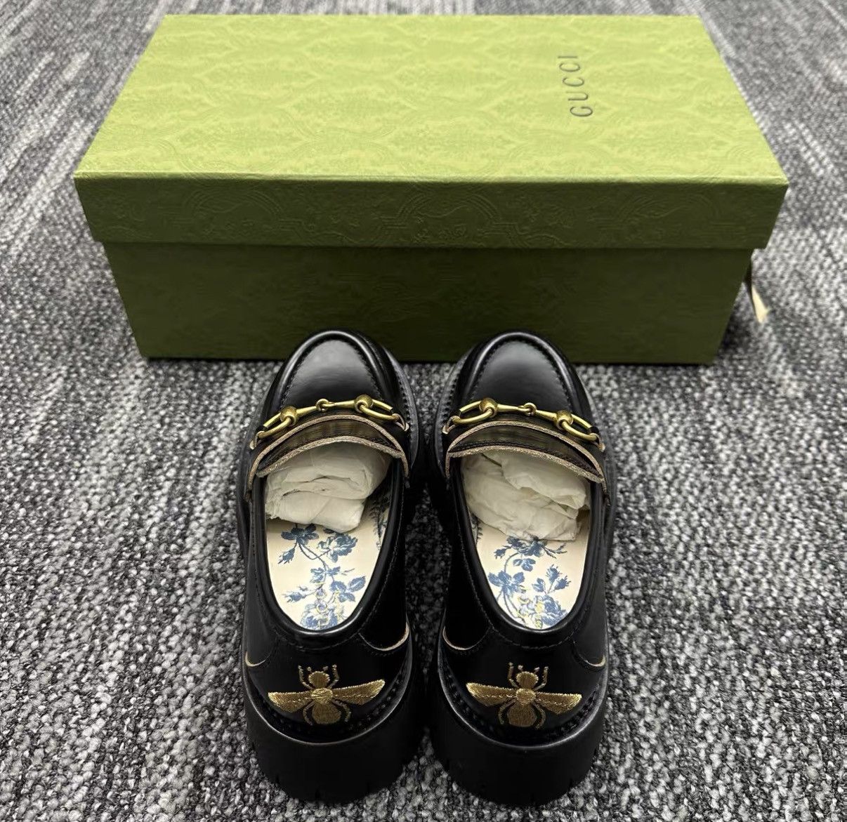 Gucci Gucci Classic Bee Loafers J42 Size US 4 / IT 34 - 3 Thumbnail