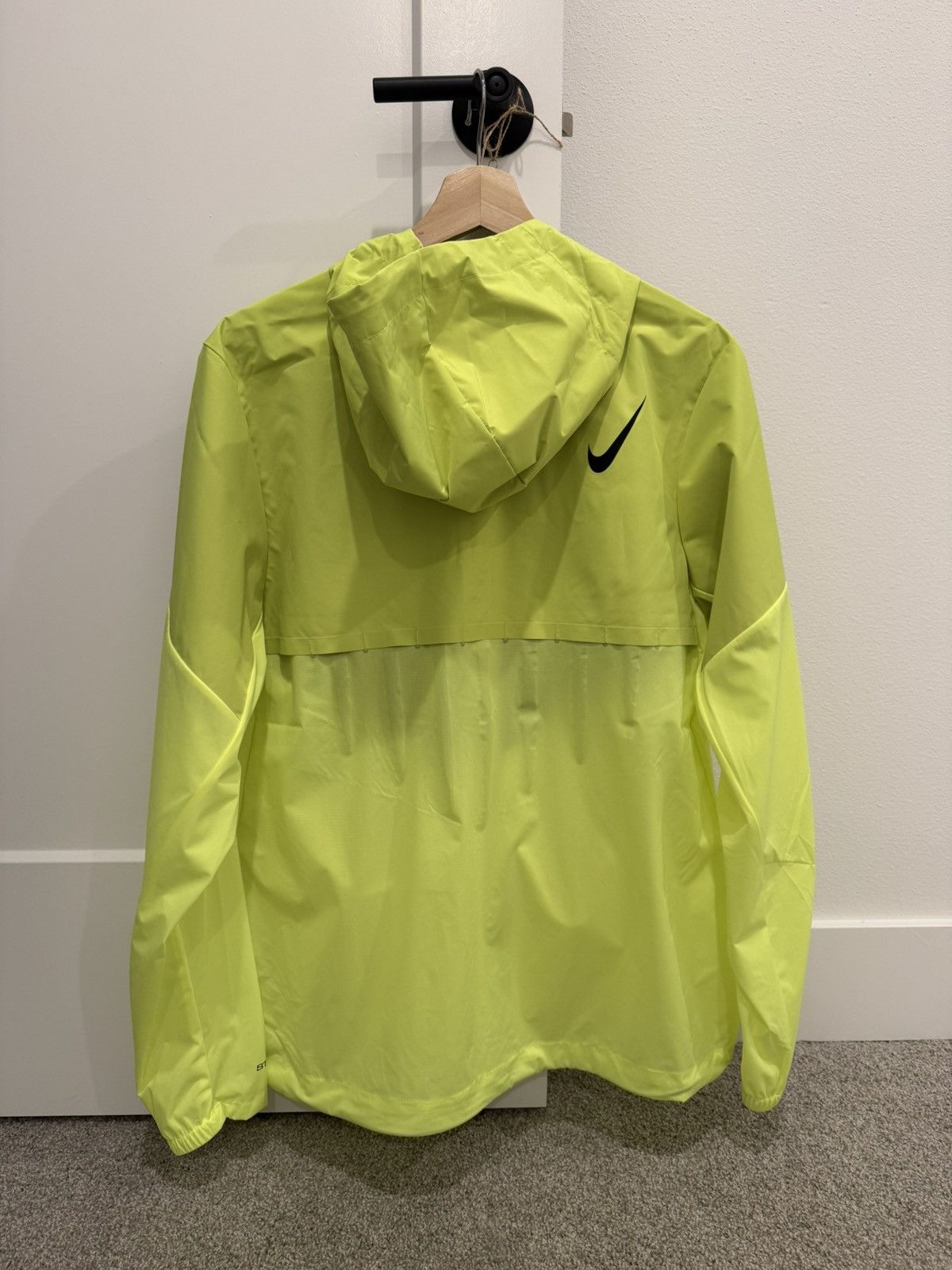 Nike Men's Storm-FIT Aerogami Running Jacket Size US M / EU 48-50 / 2 - 3 Thumbnail