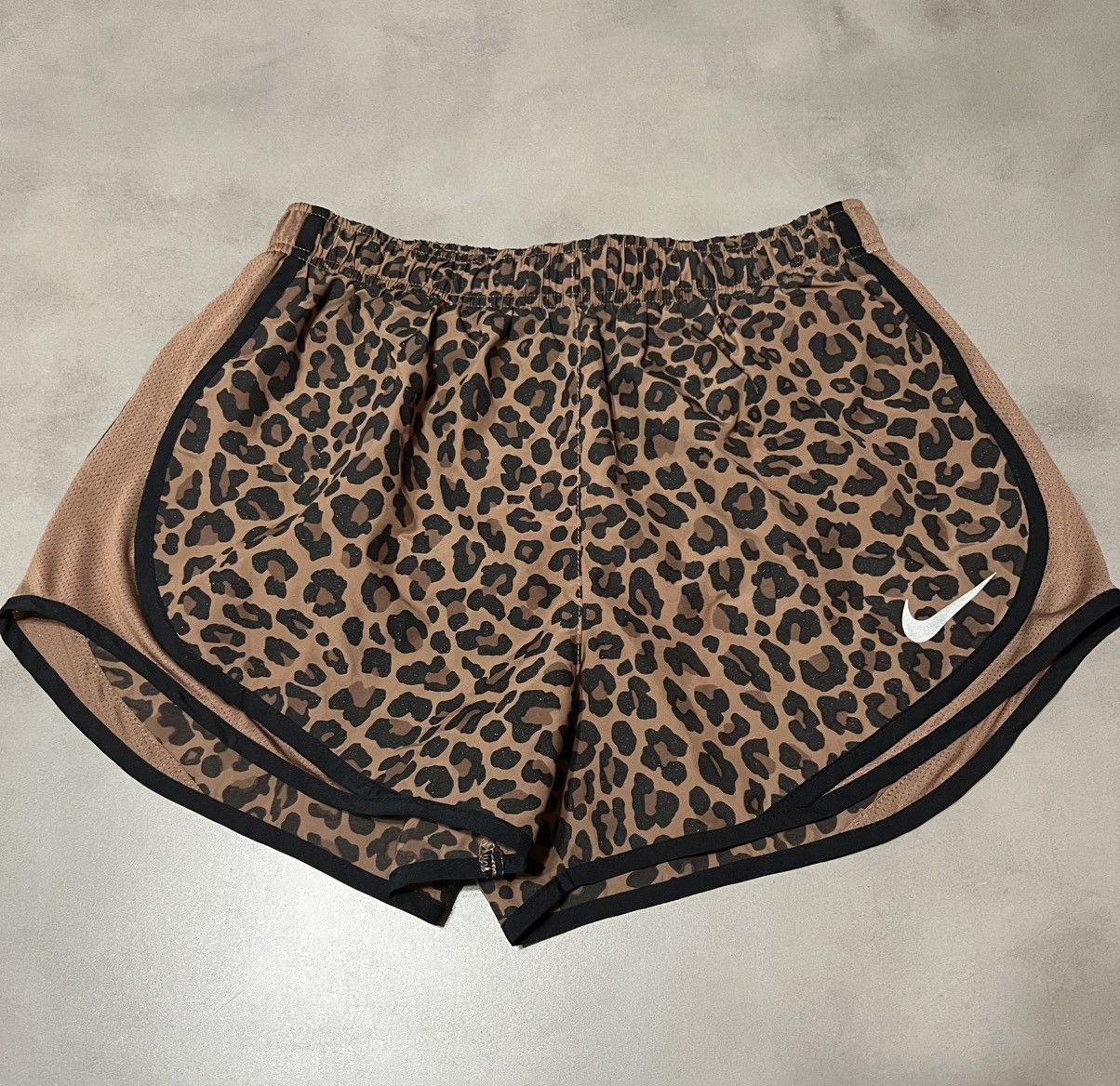 Nike Dri Fit Tempo Leopard Print Shorts SZ M Size 26" / US 2 / IT 38 - 2 Thumbnail