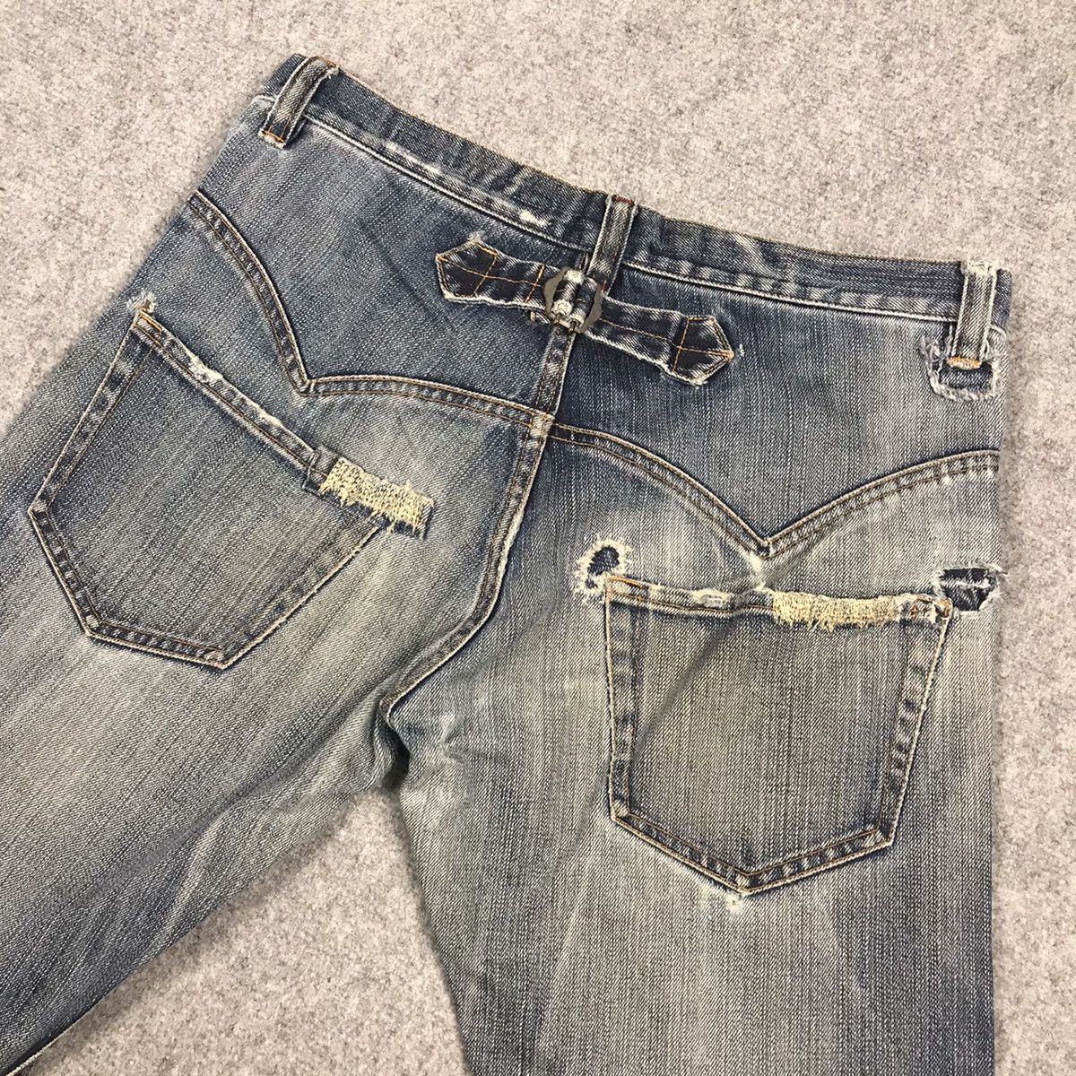 Issey Miyake SUNAO KUWAHARA ISSEY MIYAKE DISTRESSED DENIM PANTS Size 30" / US 8 / IT 44 - 13 Thumbnail