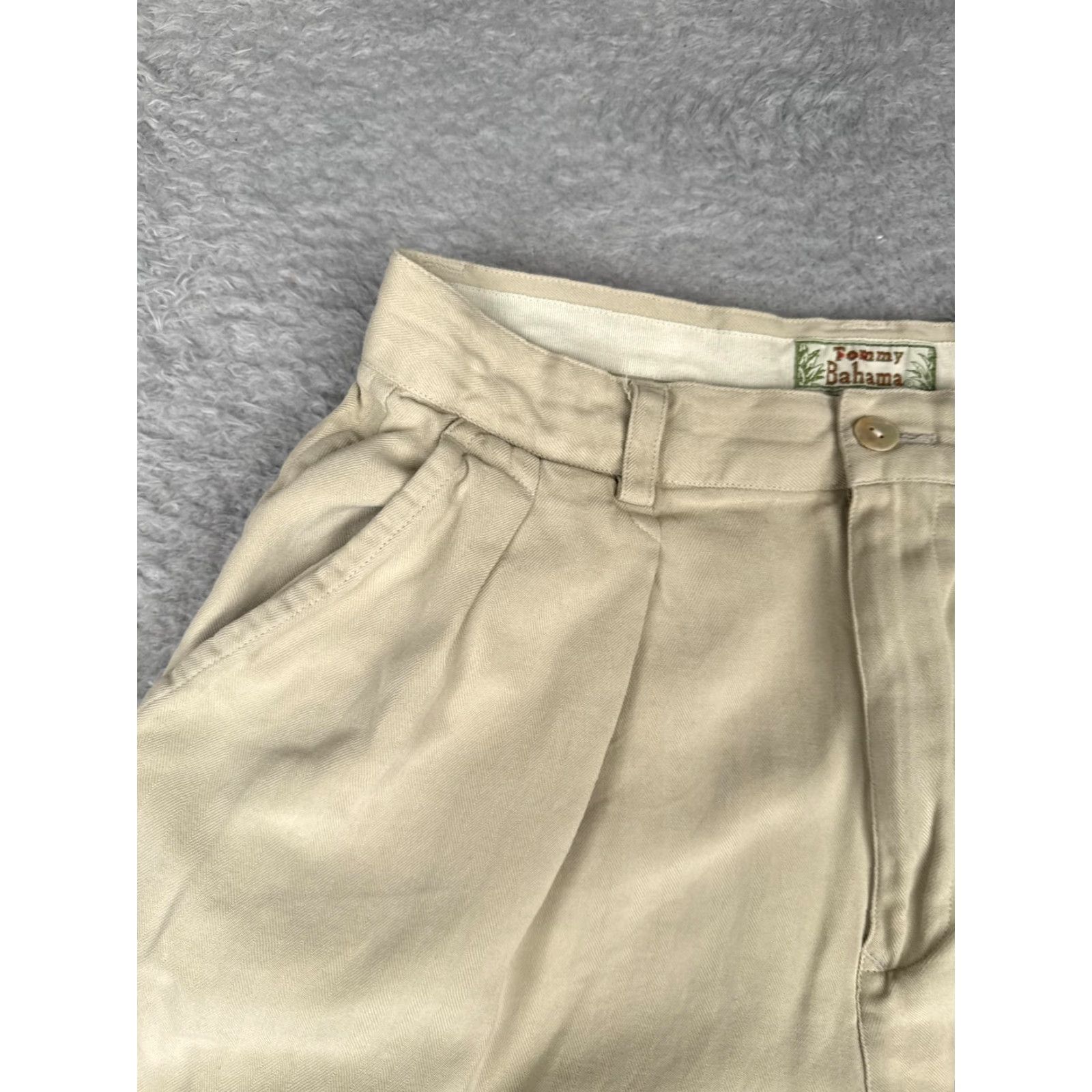 Tommy Bahama Tommy Bahama Shorts Women 8 Beige Silk Pleated Front Bermuda Casual Resort Herringbone Pockets 6 In Inseam High Rise Size 30" / US 8 / IT 44 - 4 Thumbnail