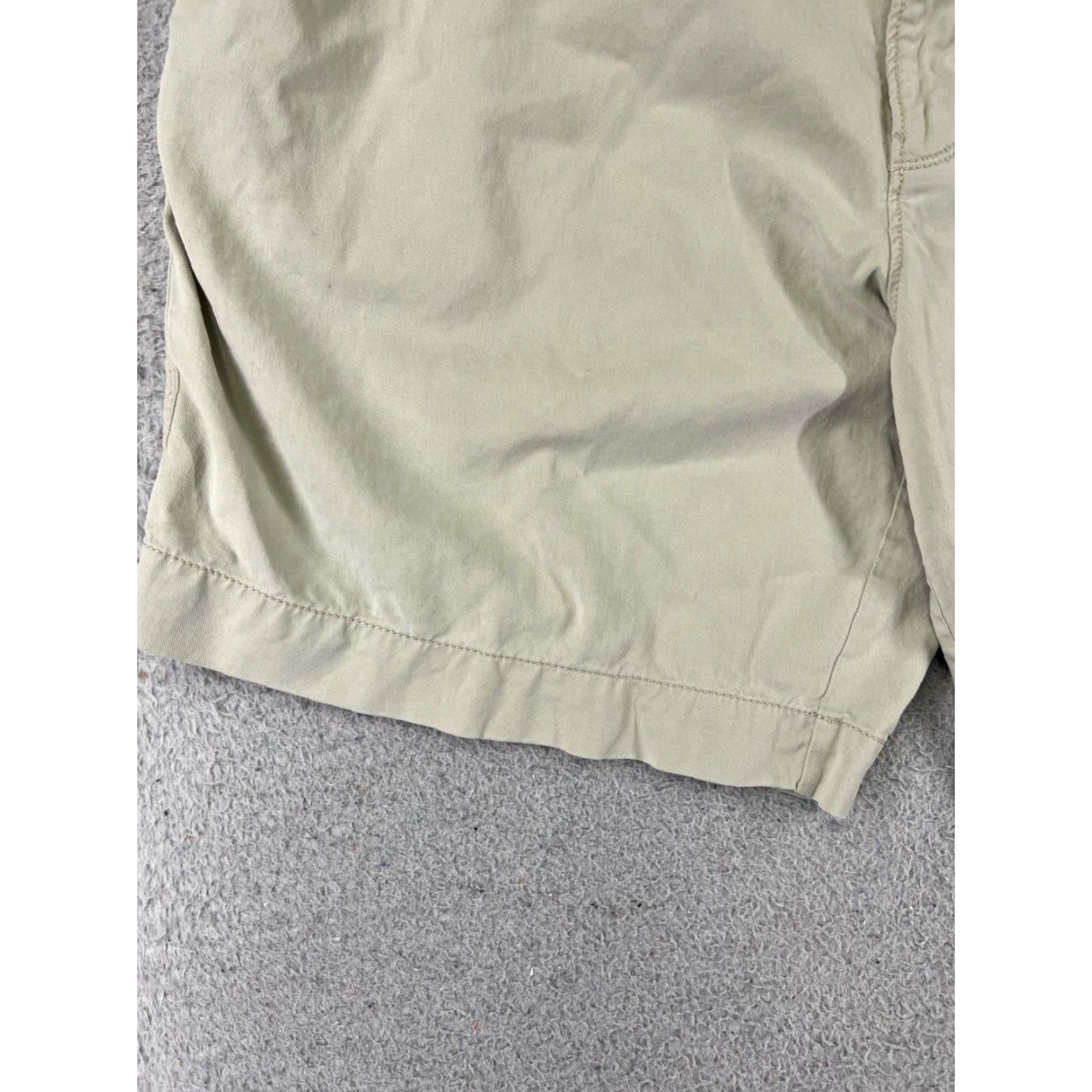 Tommy Bahama VINTAGE Tommy Bahama Shorts Mens Chino Cargo Pocket 34 Beige Cotton Blend Flat Front 34x9 Beach Aloha Mens Size US 34 / EU 50 - 3 Thumbnail