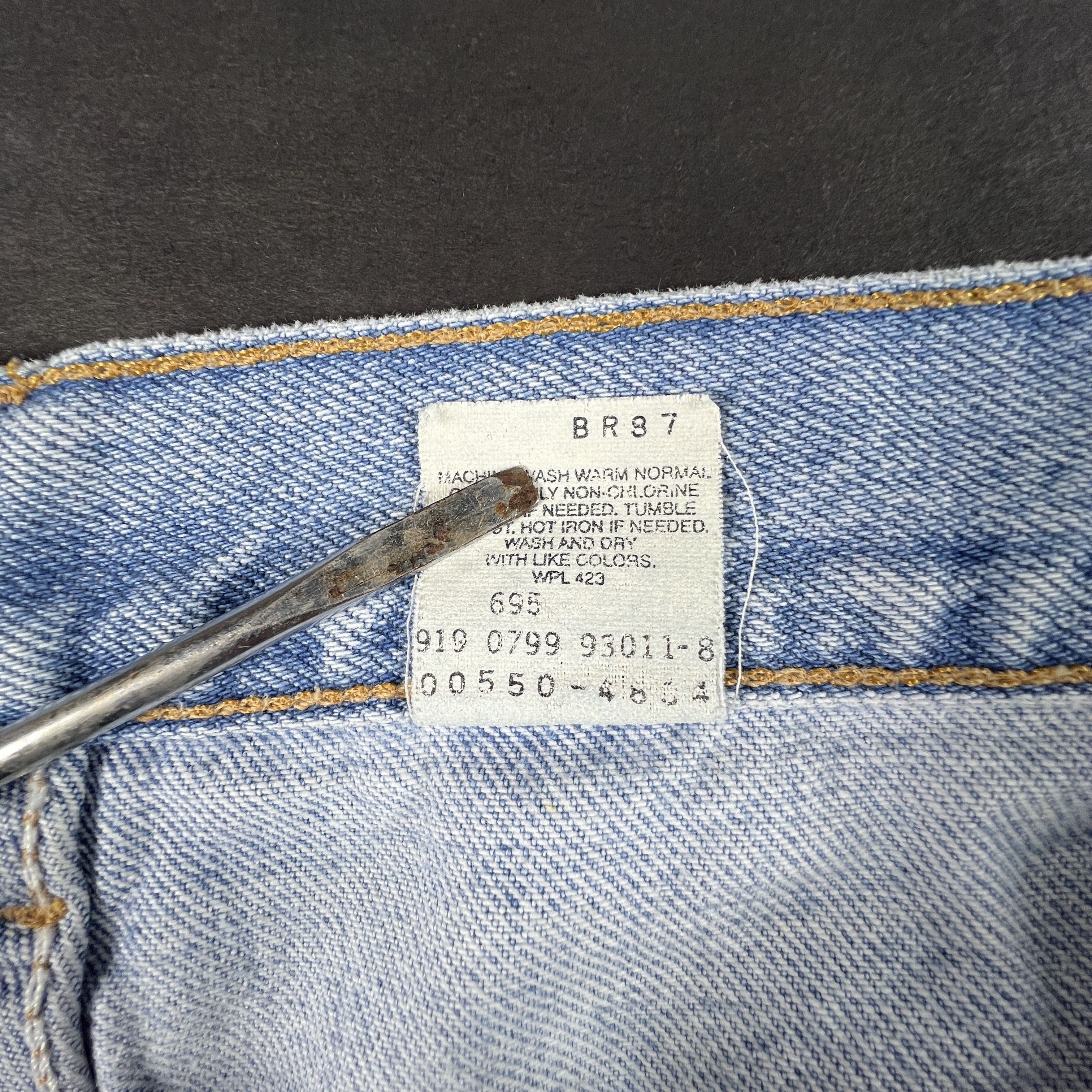 Levi's × Vintage VTG 90s Levi's Jeans 550 Relaxed Light Blue Cotton Denim Size US 36 / EU 52 - 8 Thumbnail