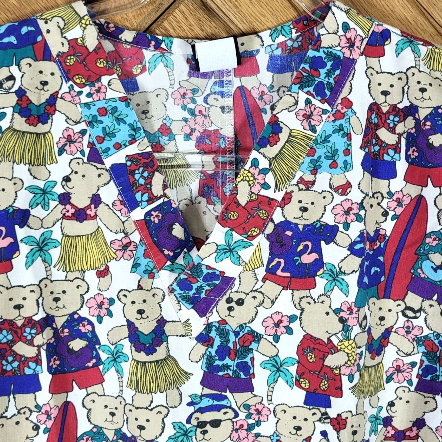 Vintage Barco Scrub Top Womens Size S Medical V-Neck Hawaiian Bear Print Pockets Size S / US 4 / IT 40 - 2 Thumbnail