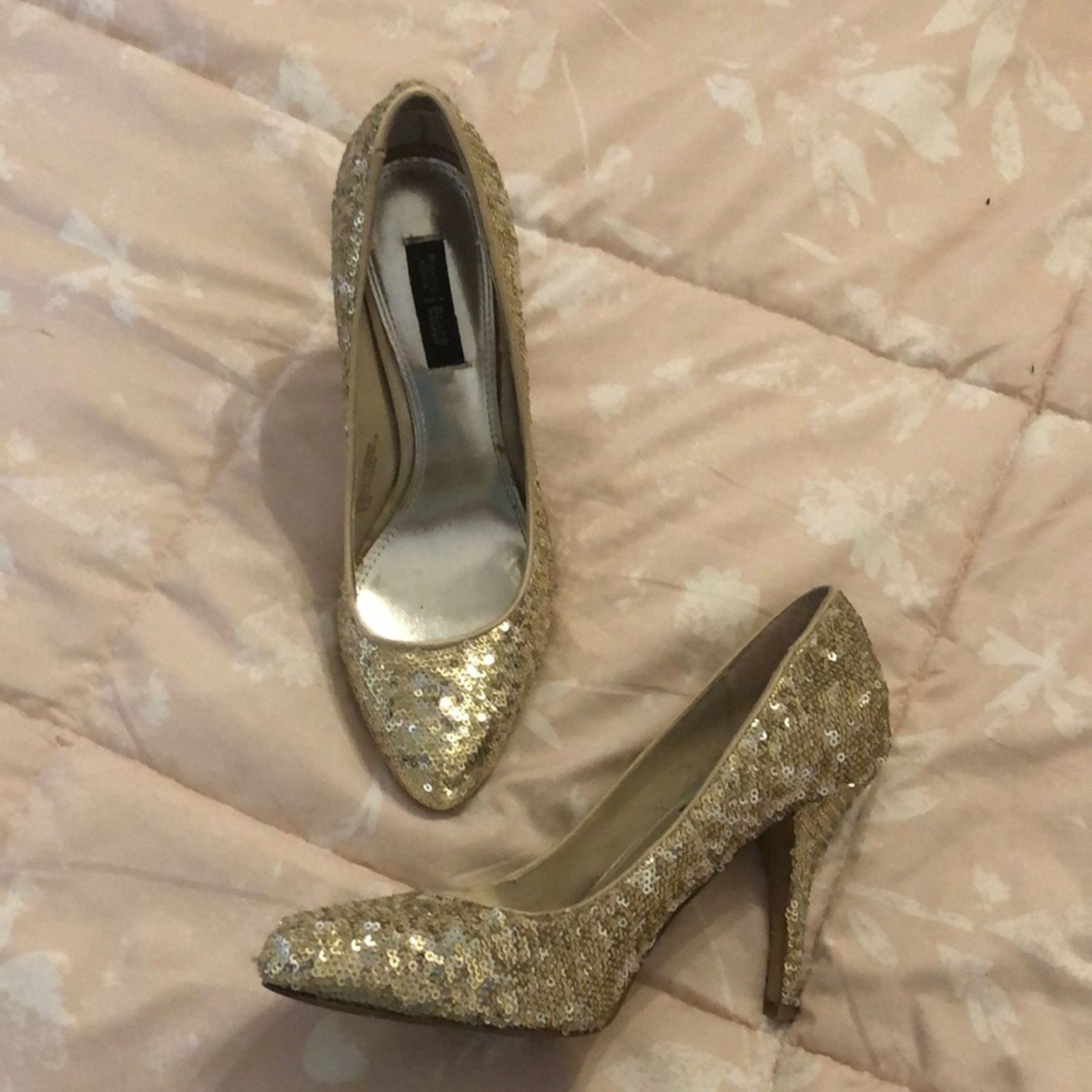 White House Black Market WHBM • Gold Sequined High Heels • Size 7.5M Size US 7.5 / IT 37.5 - 1 Thumbnail