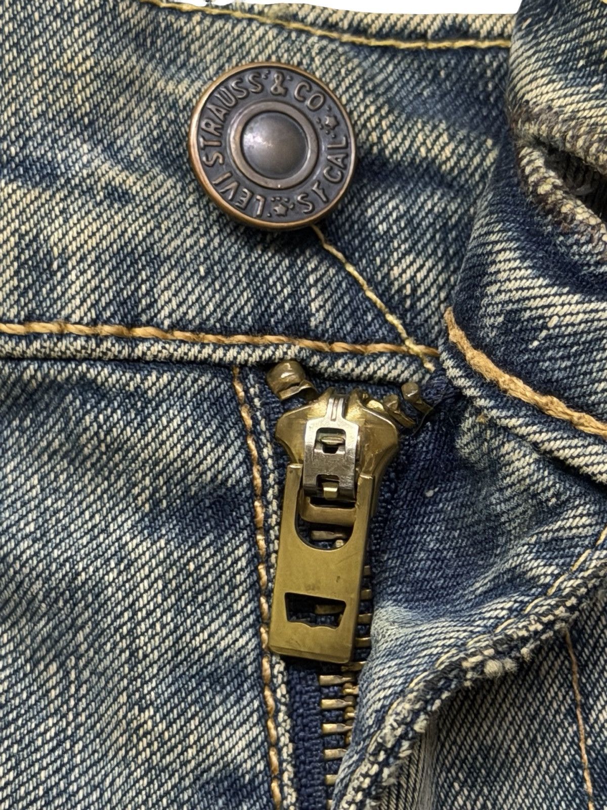 Levi's Vintage Levi’s 505 Denim Jeans | Vintage Heavy Fade | W33 Size US 33 - 8 Thumbnail