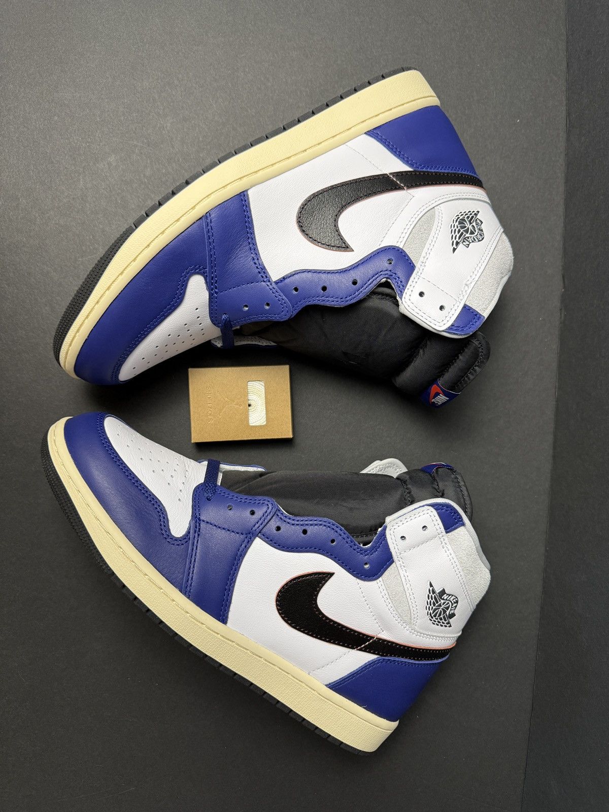 Nike Nike Rare Air Jordan 1 retro high og Size US 12 / EU 45 - 2 Thumbnail