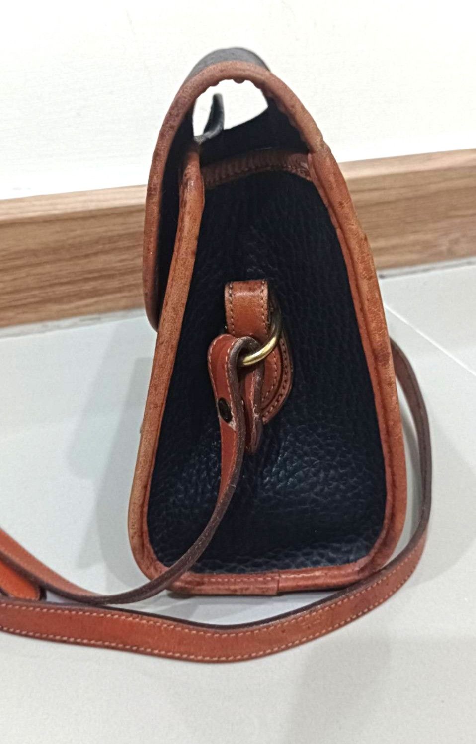 Vintage Dooney and Bourke: Essex crossbody