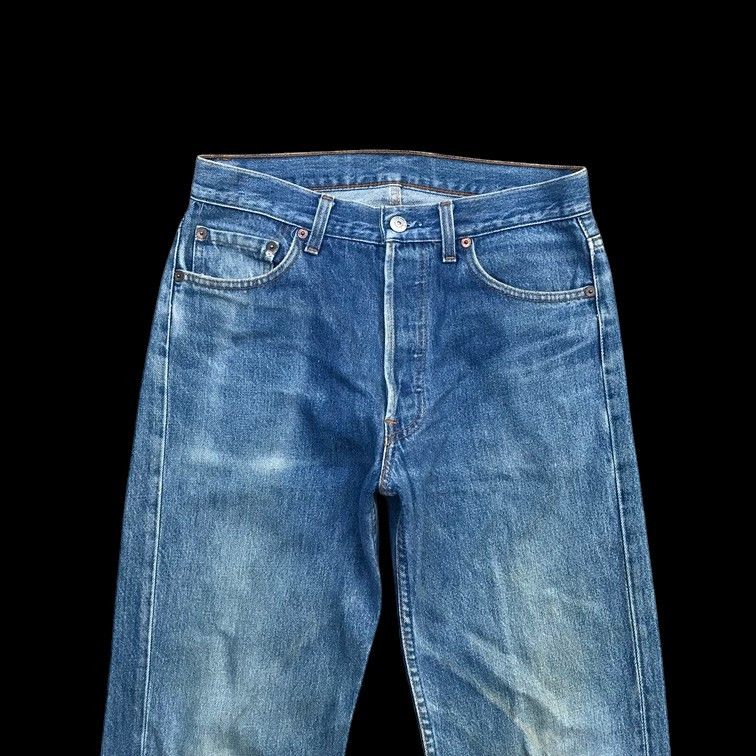 Levi's Vintage Levis 501 lightwash dirty faded jean 90s usa W30x29 Size US 30 / EU 46 - 13 Thumbnail