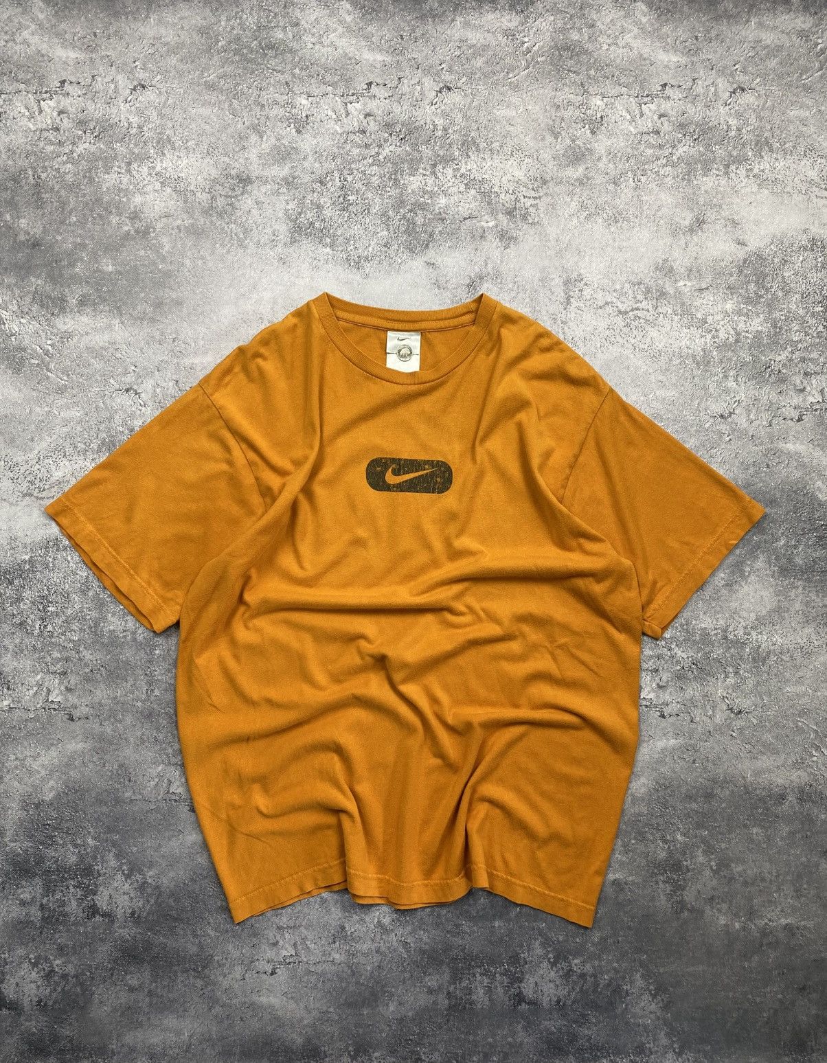 Nike Nike Vintage T-Shirt Centre Logo Y2K 90s Tee Swoosh Size US L / EU 52-54 / 3 - 1 Thumbnail