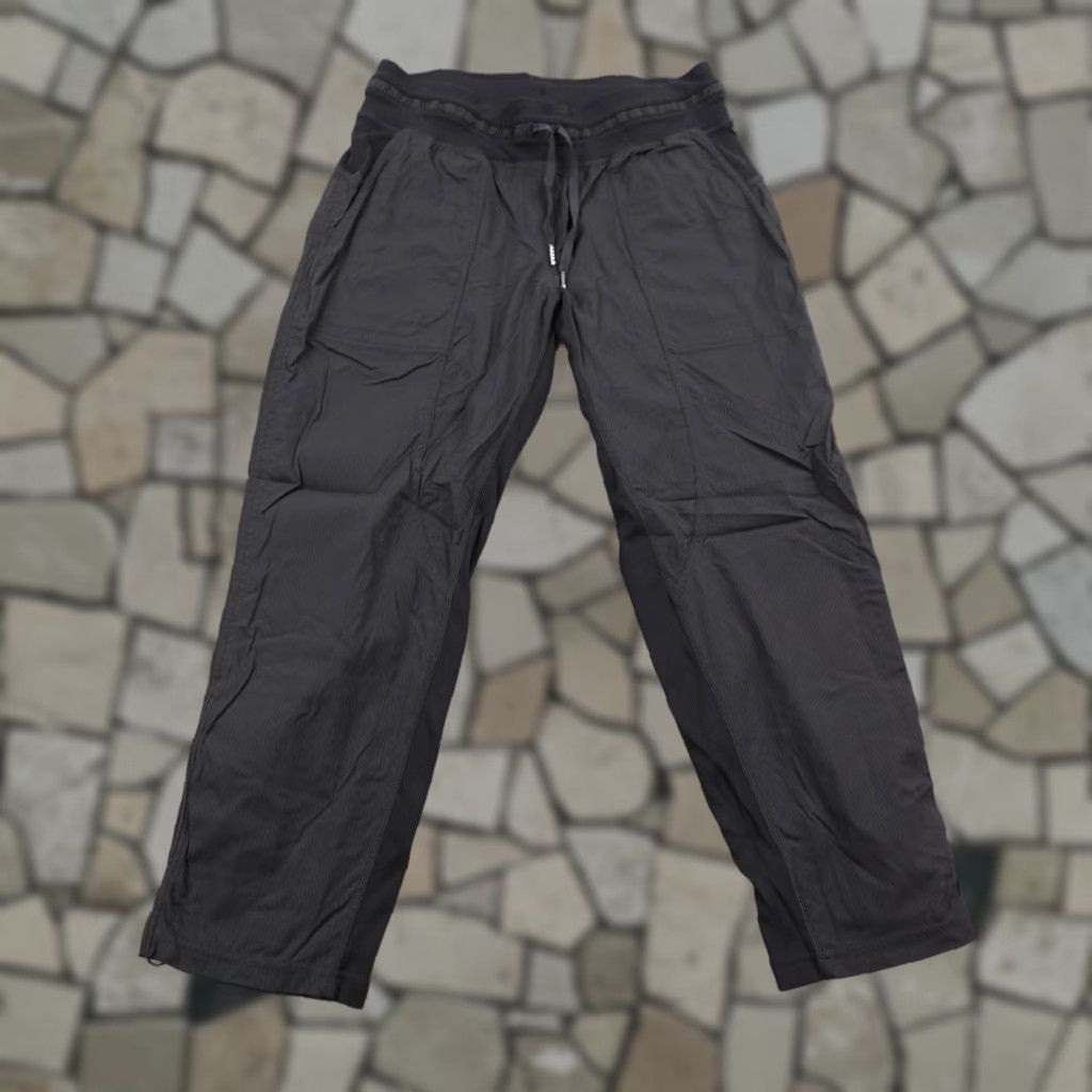 Lululemon Lululemon Pants Womens S Black Dance Studio Crop 25" Joggers Gym Yoga Athletic Pants Striped Pattern Pockets Elastic Waist Regular Inseam 24" Size 28" / US 6 / IT 42 - 1 Thumbnail