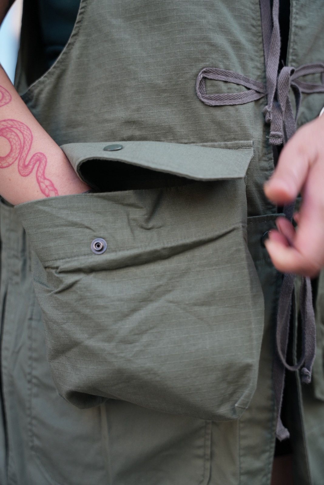 Engineered Garments Engineered Garments Multi pocket Vest/Dress Size L / US 10 / IT 46 - 6 Thumbnail