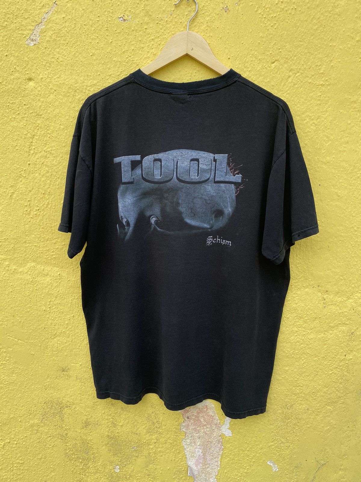 Band Tees Vintage tool schism band t shirt Size US XL / EU 56 / 4 - 15 Thumbnail