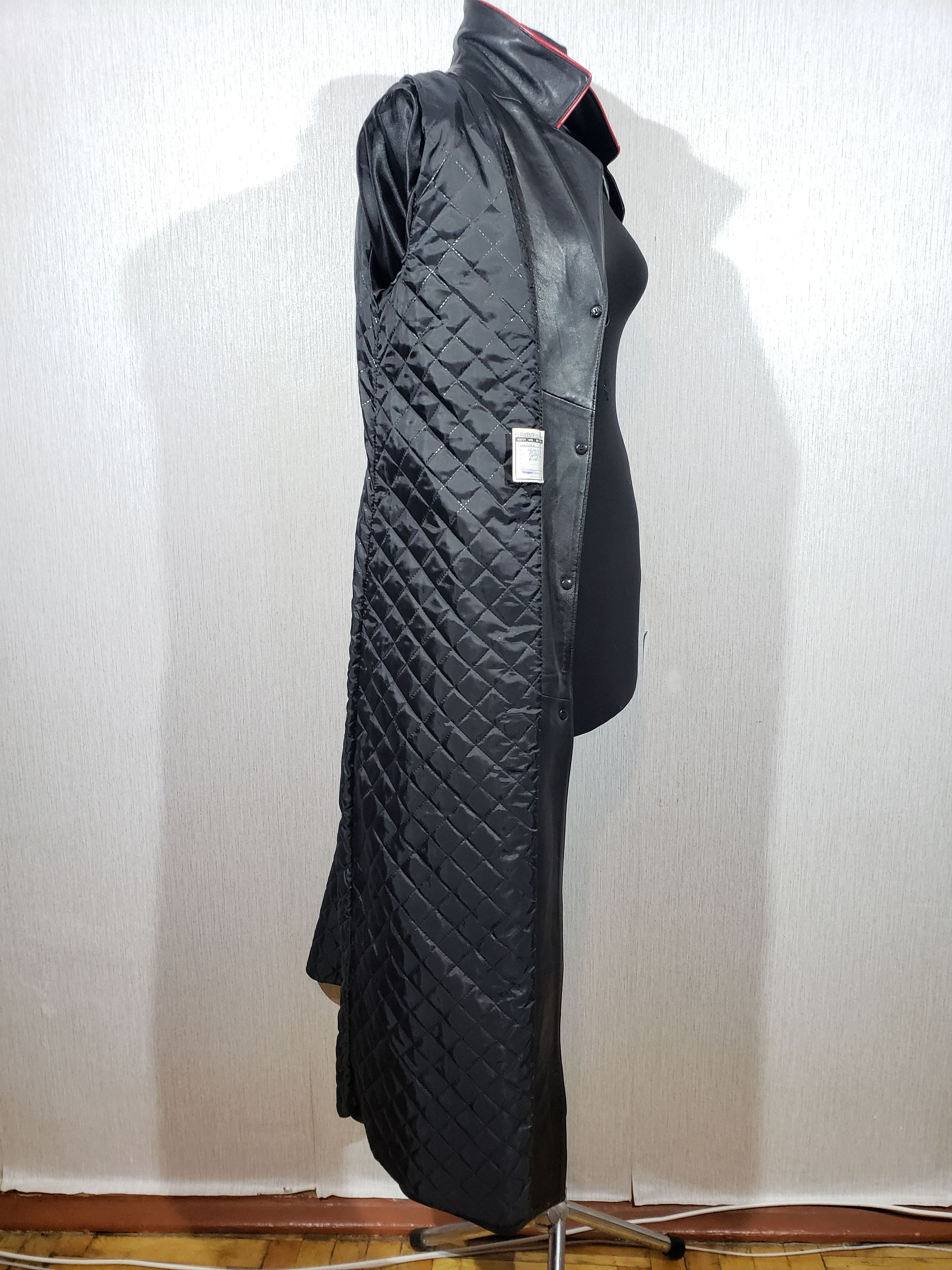 Other Elegant women's raincoat of black color made of leather. Size XL / US 12-14 / IT 48-50 - 7 Thumbnail