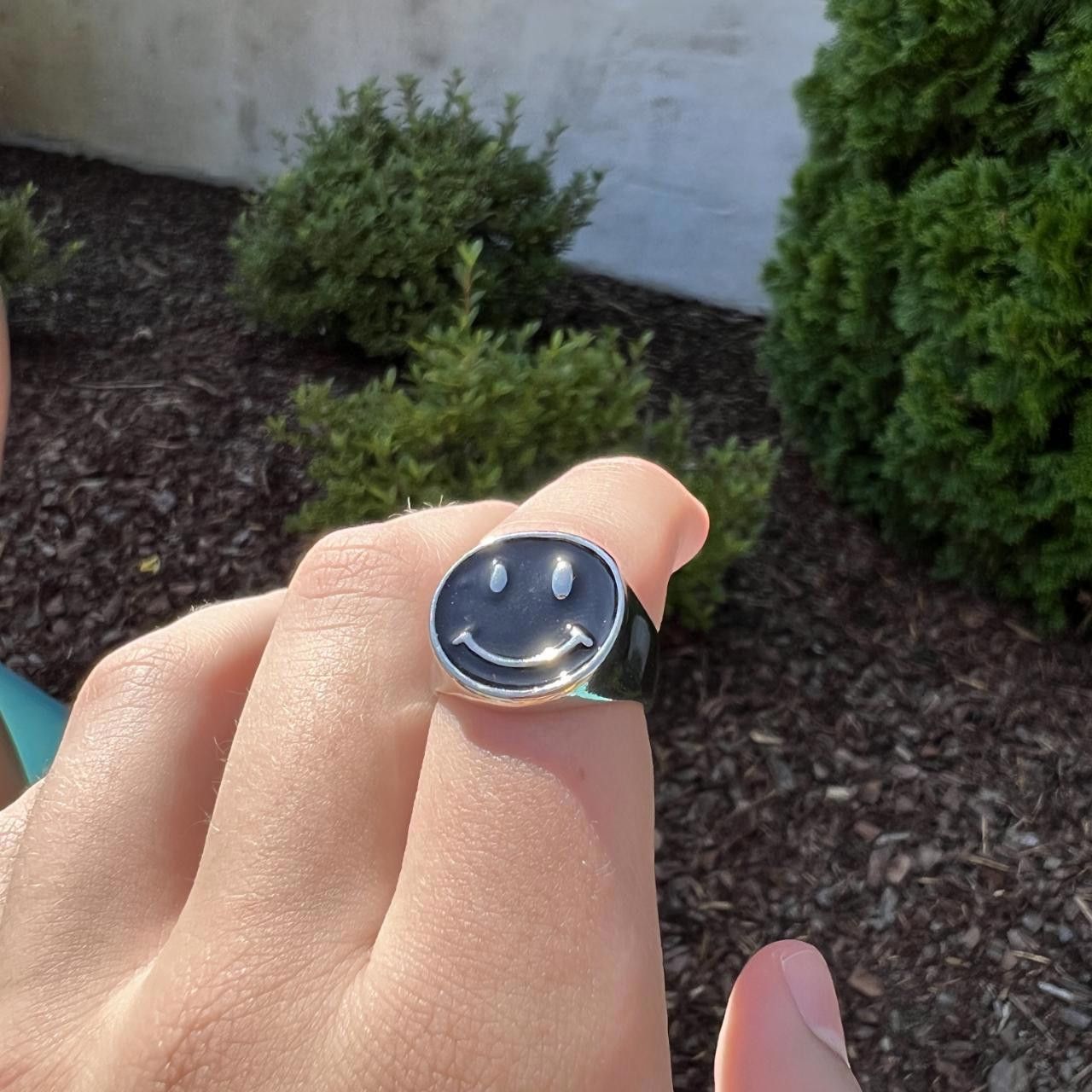 Jewelry Silver Smiley Ring SZ 8 Size ONE SIZE - 2 Thumbnail