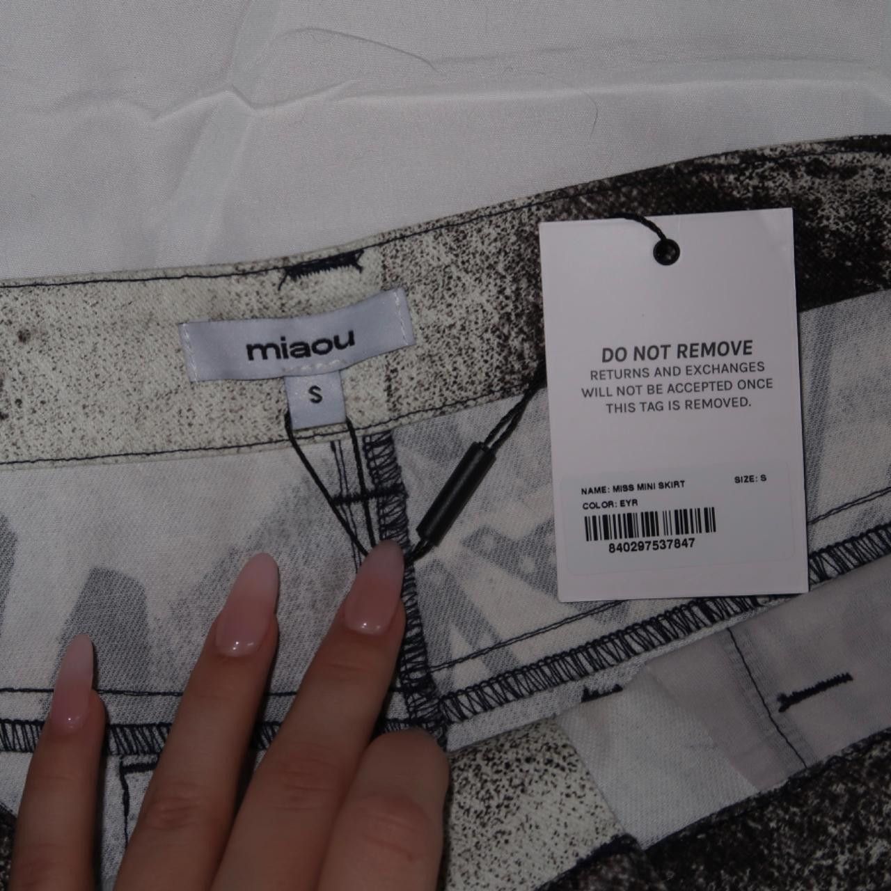 Designer black and white graphic mini skirt🤍🖤 Size 28" / US 6 / IT 42 - 5 Thumbnail