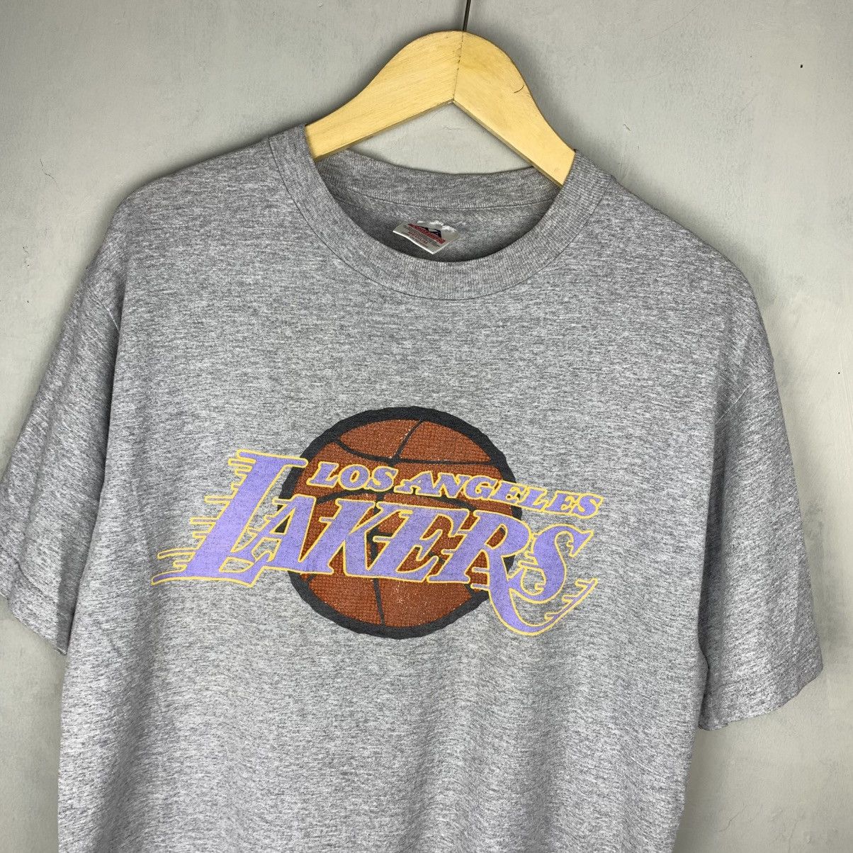 NBA × Vintage Vintage Los Angeles Lakers NBA T Shirt Size US M / EU 48-50 / 2 - 3 Thumbnail