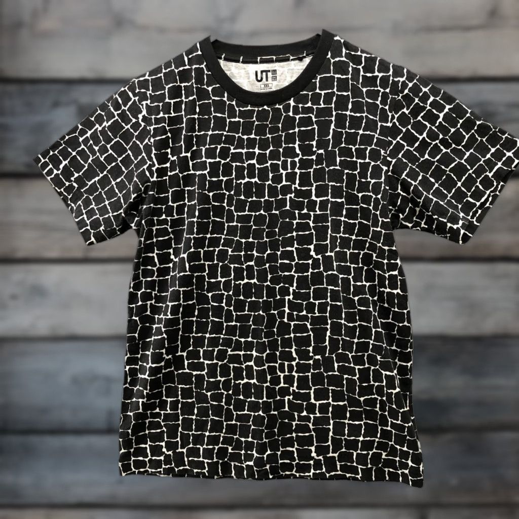 Uniqlo Uniqlo Shirt Womens XXS Black White T Shirt Short Sleeve UT George Sowden Geo Print Size XXS / US 00 / IT 34 - 1 Thumbnail