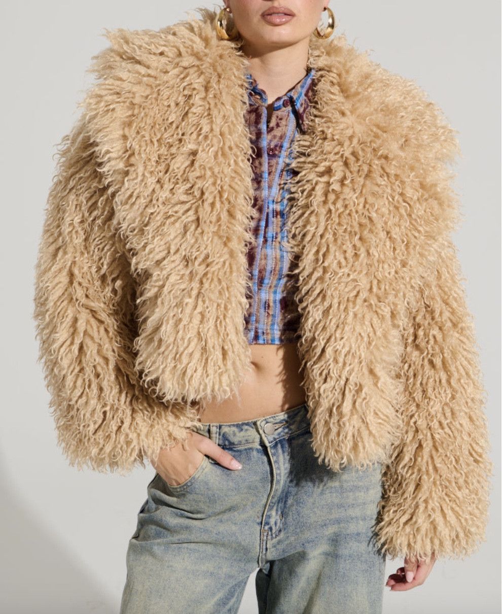 Akira AKIRA OVERSIZED CROPPED JOJO GOLDEN FAUX FUR COAT Size XL / US 12-14 / IT 48-50 - 1 Thumbnail