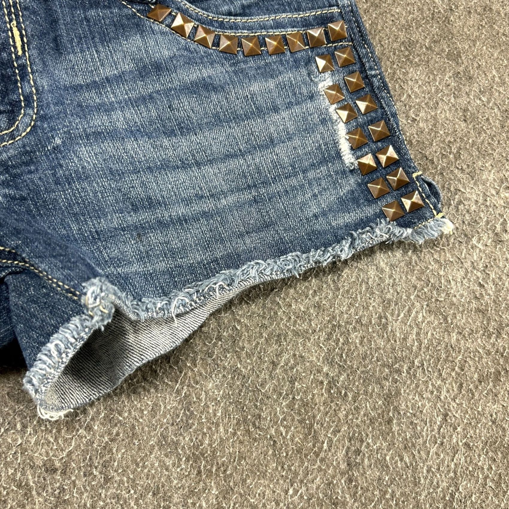Vintage VINTAGE Jolt Shorts Juniors 3 Blue Medium Wash Cut Off Studded Mini Micro Y2K Size 26" / US 2 / IT 38 - 6 Thumbnail