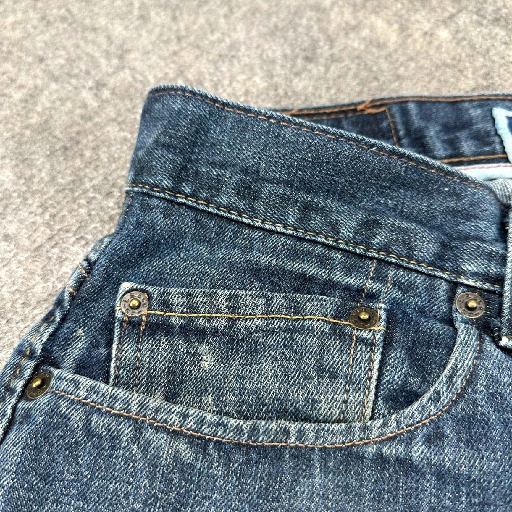 Levi's Levi's 511 Jeans Slim Straight Blue Denim 31x30 Men's Jeans Slim Fit Dark Wash 5-Pocket Cotton Cotton Logo Zipper Button Vintage? No (but keep). Size US 31 - 7 Thumbnail