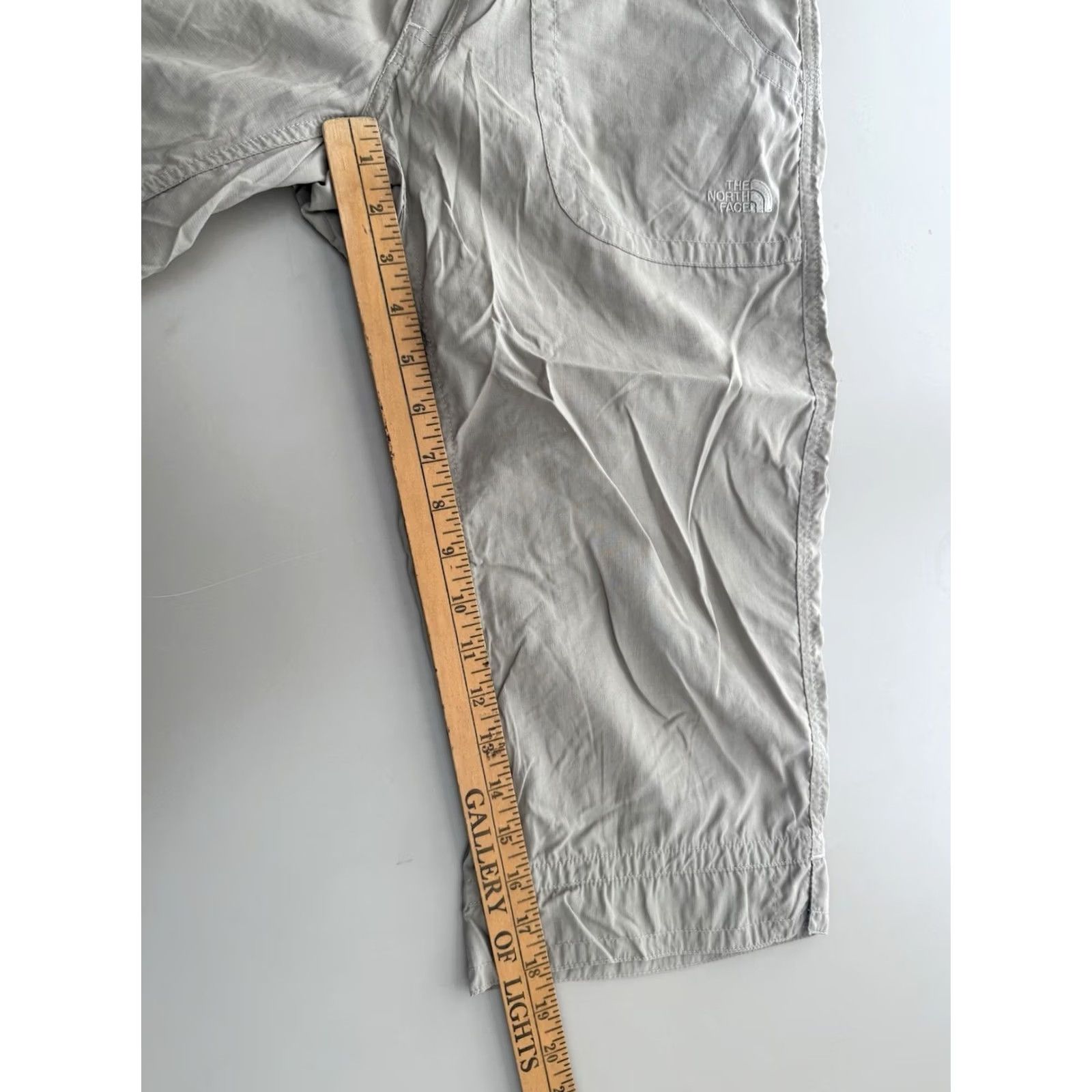 The North Face The North Face Women's Khaki Capri Pants Size 8 Nylon Outdoor Camp Walk Size 30" / US 8 / IT 44 - 8 Thumbnail