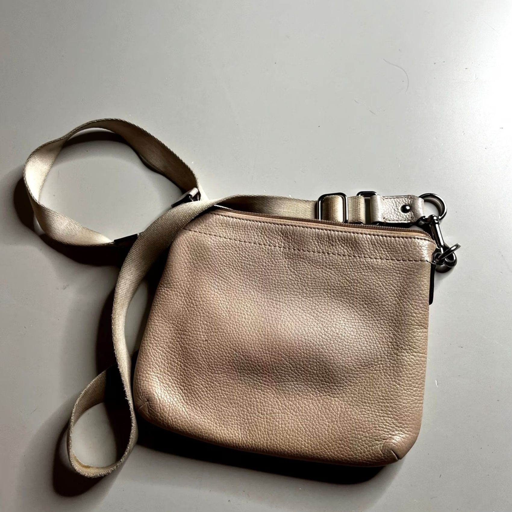 Coach Coach Beige Pebbled Leather Crossbody Bag Turnlock Front Pocket Tan Messenger Size ONE SIZE - 4 Thumbnail