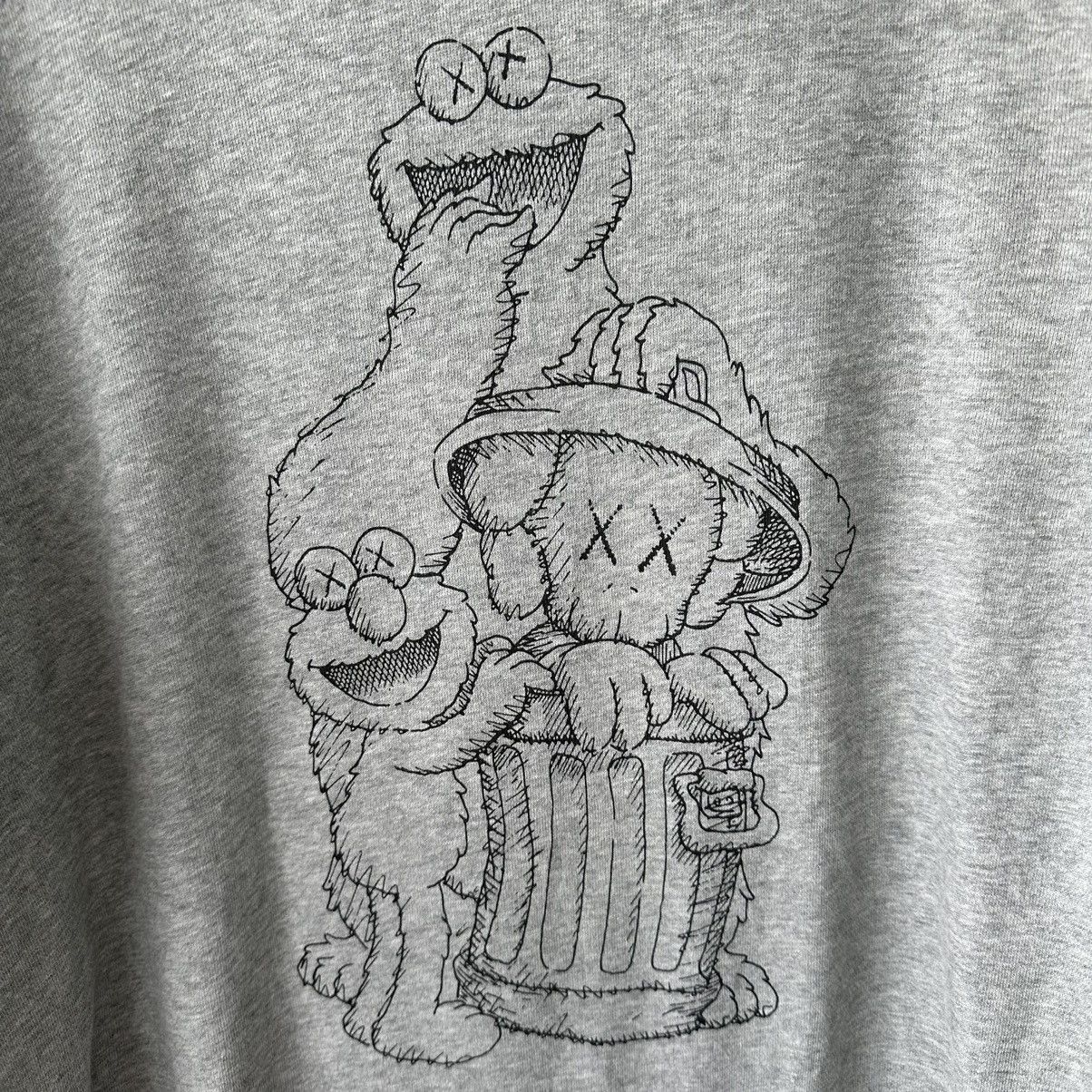 Kaws × Uniqlo KawsXsesame Size US XL / EU 56 / 4 - 2 Thumbnail