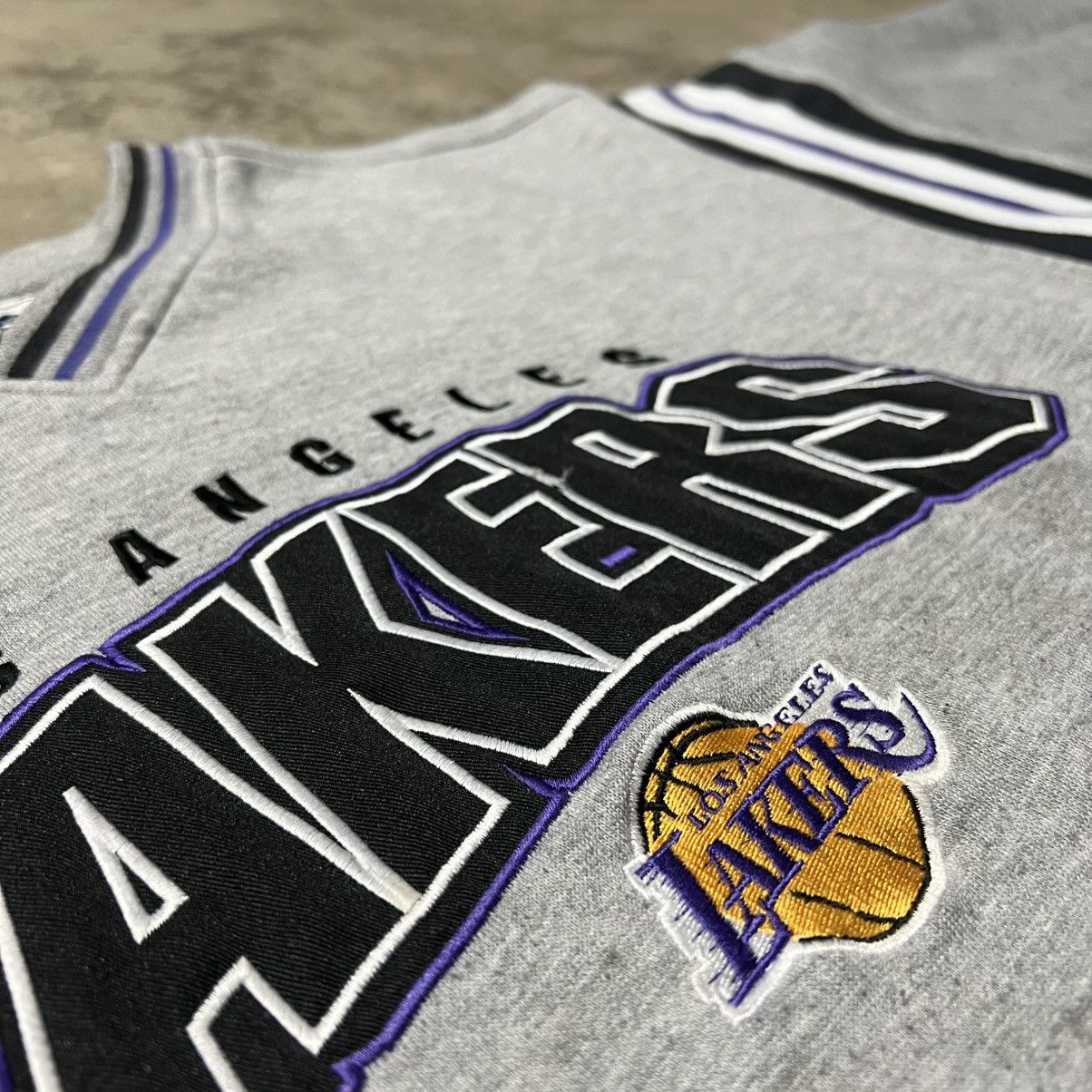 NBA × Vintage Vintage 2000’s NBA Los Angeles Lakers Basketball Sweater Size US L / EU 52-54 / 3 - 4 Thumbnail