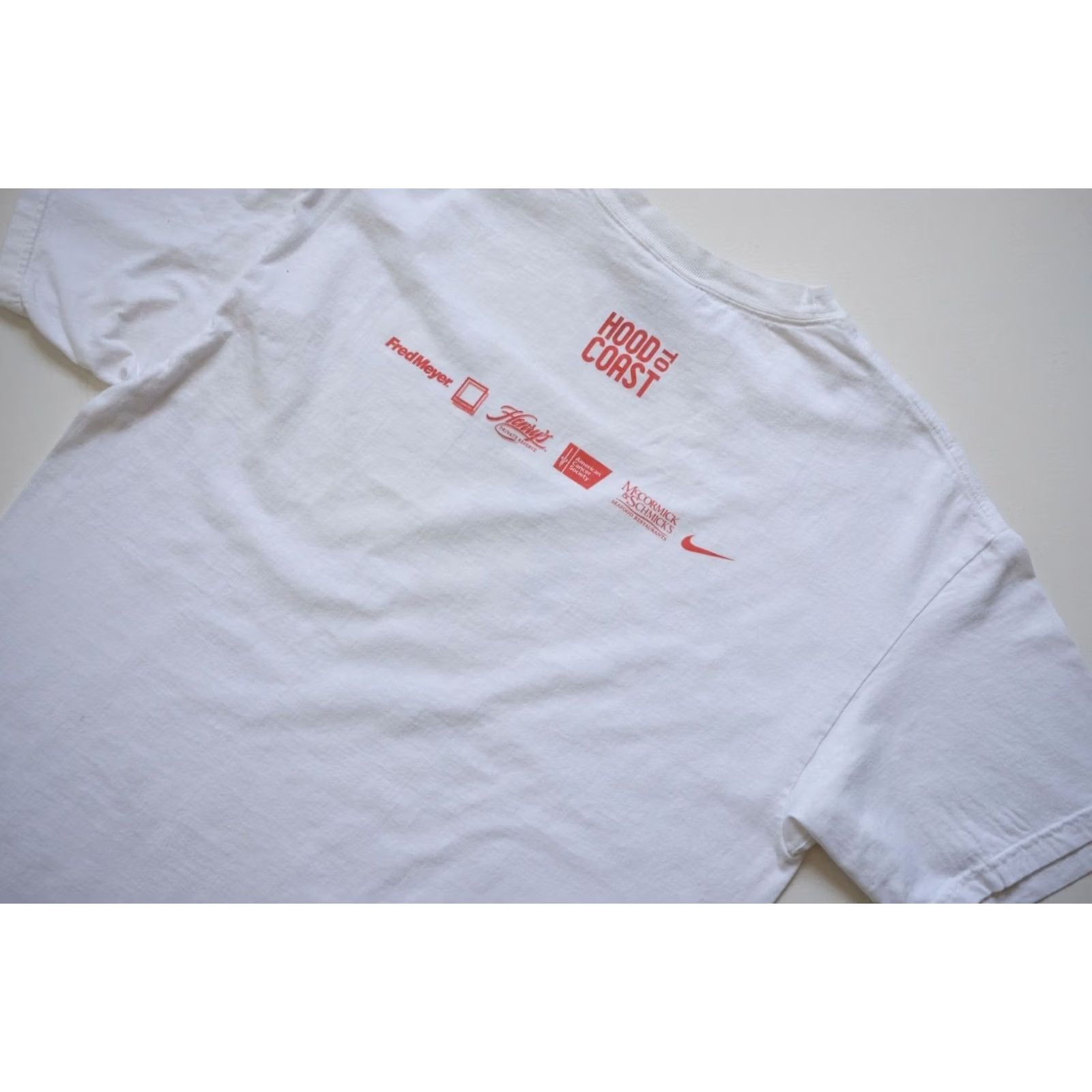 Nike VINTAGE Nike T-Shirt USA MADE HOOD TO COAST MARATHON GRAPHIC White Regular SZ L Mens Shirts 2000s Size US L / EU 52-54 / 3 - 6 Thumbnail